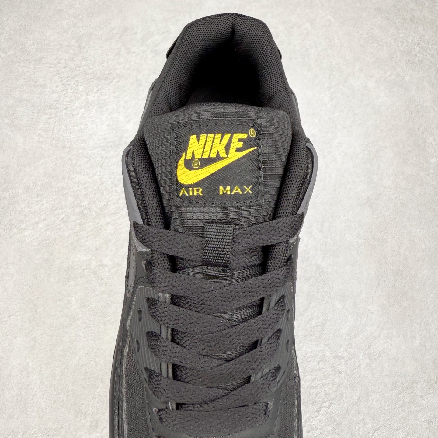 图片[5]-＃MX版 NK Air MAX 90 气垫复古减震跑步鞋 IB7680-001 经典重温 独家陆续补货 外单专供大厂出品 品质稳定 一百余色 终端操作 Air Max 90于1990年推出 来自Air Max系列 在Air Max 1的基础上改进而得 增加了气垫面积 外型上也更为流线 最特別的就是加入了菱纹塑胶嵌板 为Air Max 90增添了许多潮流气息 皮革鞋面 造就出色耐穿性和支撑力 Max Air缓震配置搭配泡棉中底 令Air Max 90轻盈而舒适 华夫格橡胶外底 铸就Air Max 90非凡的抓地力 而Air Max 90不仅是一双跑鞋 它成功跨越了时间的演进 成为了球鞋文化与潮流圈中最熟为人知的鞋款之一 尺码：36 36.5 37.5 38 38.5 39 40 40.5 41 42 42.5 43 44 44.5 45-选品中心