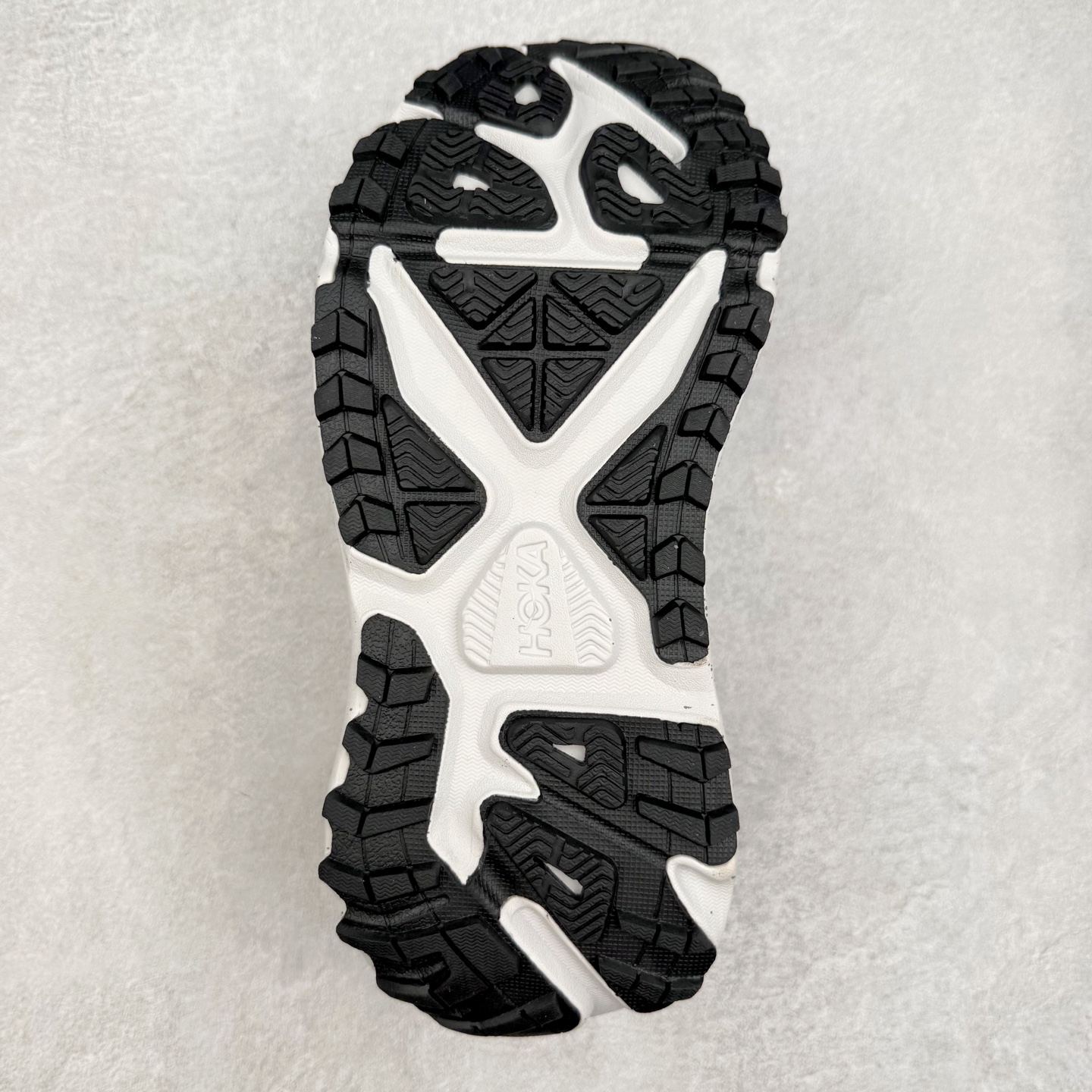 图片[9]-HOKA ONE ONE Stinson 7 ATR 斯廷森7代系列低帮全地形厚底轻量运动越野跑鞋 HOKA ONE ONE总是以独特的方式 Stinson ATR 主打整个HOKA系列中最出色最厚中底设计 堪称名副其实的“减震王” 这一款多功能全地形跑鞋采用以废旧塑料制成的尤尼菲 Reprieve再生面料 比其前代产品的重量更轻、稳定性更高 与鞋带一体化设计的全新孔眼可提供独立的支撑 精心打磨的后跟鞋口圈可带来松软契合的舒适脚感 而紧密分布的凸耳则可以确保绝佳的稳定性 尺码：36 36.5 37.5 38 38.5 39 40 40.5 41 42 42.5 43 44 44.5 45-选品中心