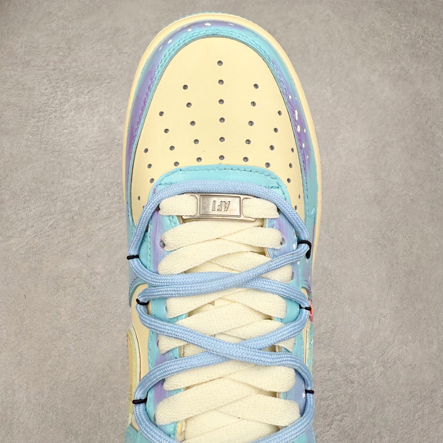 图片[4]-NK Air Force 1´07 Low 空军一号低帮百搭休闲运动板鞋 XL2332-555 柔软、弹性十足的缓震性能和出色的中底设计 横跨复古与现代的外型结合 造就出风靡全球 三十多年的Force 1 直到今天还深受青睐 实拍调校N版已经零色差零失真 百分百还原实物色彩所见即所得 不存在货不对板色差等低级问题 选购参考实物拍摄 不混卖不参货 只用心做好货严格选品 承诺混一赔十 尺码：36 36.5 37.5 38 38.5 39 40 40.5 41 42 42.5 43 44 44.5 45-选品中心