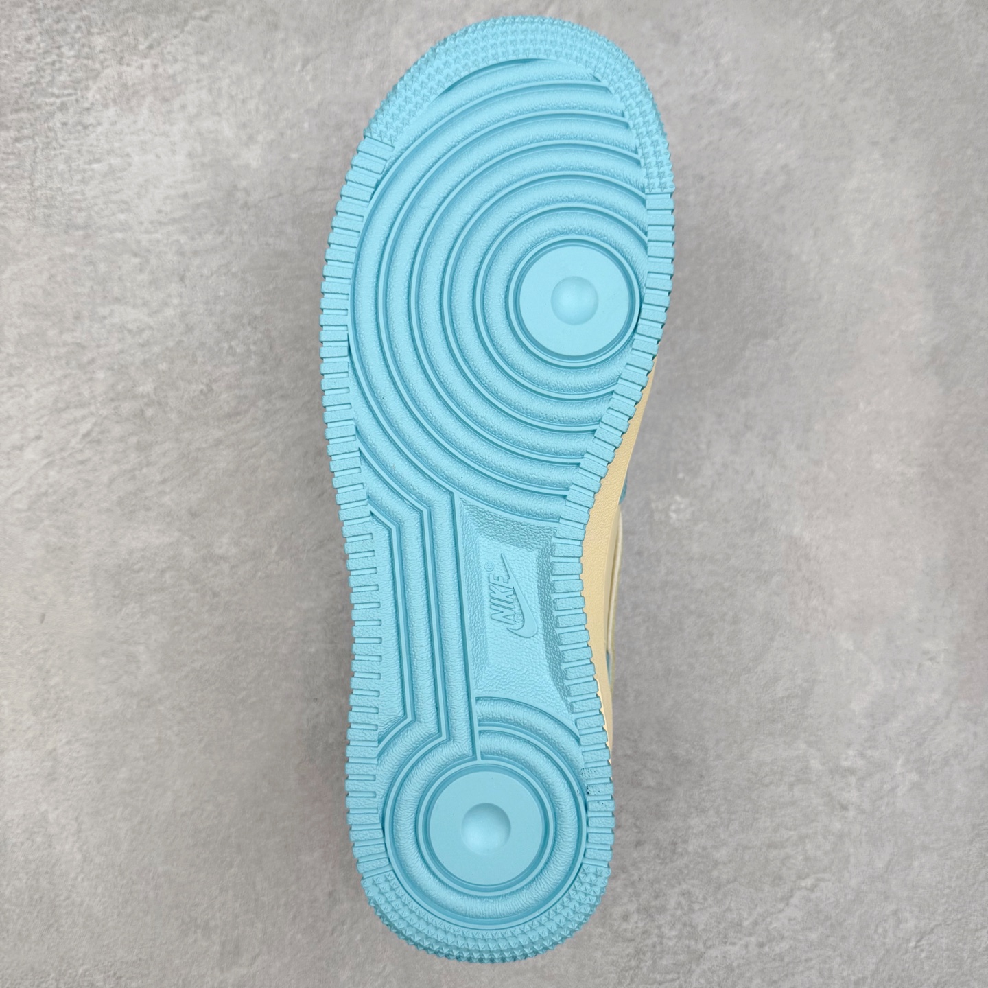 图片[9]-NK Air Force 1´07 Low 空军一号低帮百搭休闲运动板鞋 XL2332-555 柔软、弹性十足的缓震性能和出色的中底设计 横跨复古与现代的外型结合 造就出风靡全球 三十多年的Force 1 直到今天还深受青睐 实拍调校N版已经零色差零失真 百分百还原实物色彩所见即所得 不存在货不对板色差等低级问题 选购参考实物拍摄 不混卖不参货 只用心做好货严格选品 承诺混一赔十 尺码：36 36.5 37.5 38 38.5 39 40 40.5 41 42 42.5 43 44 44.5 45-选品中心