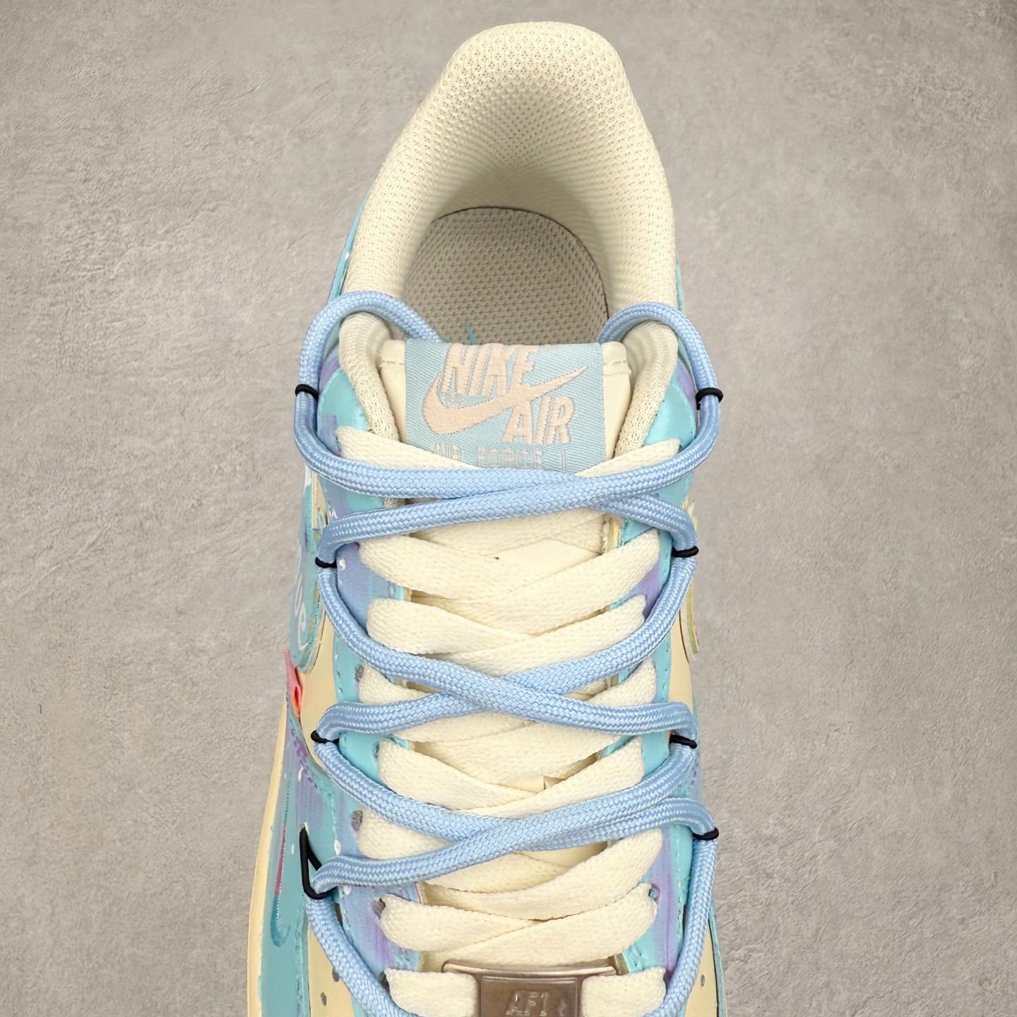 图片[5]-NK Air Force 1´07 Low 空军一号低帮百搭休闲运动板鞋 XL2332-555 柔软、弹性十足的缓震性能和出色的中底设计 横跨复古与现代的外型结合 造就出风靡全球 三十多年的Force 1 直到今天还深受青睐 实拍调校N版已经零色差零失真 百分百还原实物色彩所见即所得 不存在货不对板色差等低级问题 选购参考实物拍摄 不混卖不参货 只用心做好货严格选品 承诺混一赔十 尺码：36 36.5 37.5 38 38.5 39 40 40.5 41 42 42.5 43 44 44.5 45-选品中心