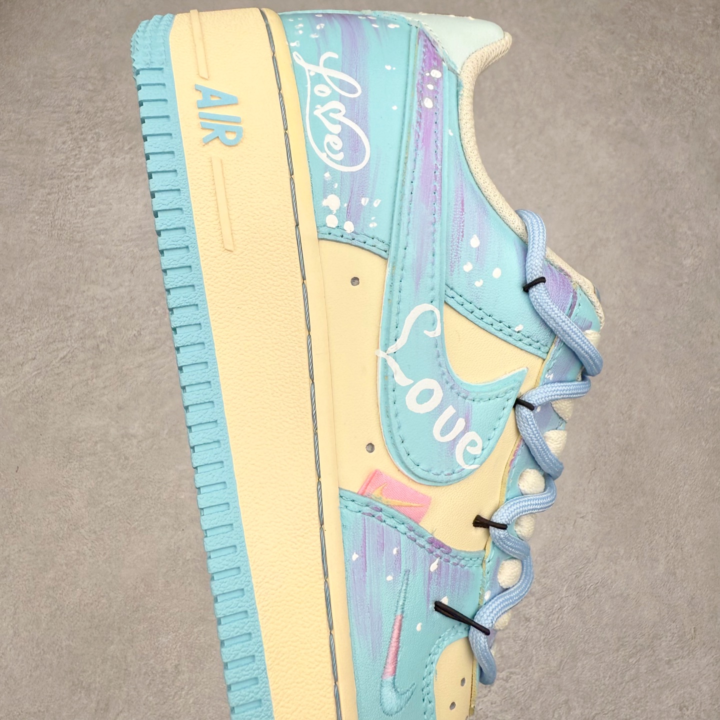 图片[6]-NK Air Force 1´07 Low 空军一号低帮百搭休闲运动板鞋 XL2332-555 柔软、弹性十足的缓震性能和出色的中底设计 横跨复古与现代的外型结合 造就出风靡全球 三十多年的Force 1 直到今天还深受青睐 实拍调校N版已经零色差零失真 百分百还原实物色彩所见即所得 不存在货不对板色差等低级问题 选购参考实物拍摄 不混卖不参货 只用心做好货严格选品 承诺混一赔十 尺码：36 36.5 37.5 38 38.5 39 40 40.5 41 42 42.5 43 44 44.5 45-选品中心