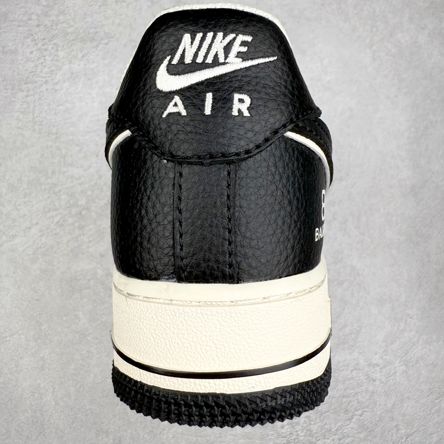 图片[8]-NK Air Force 1´07 Low 空军一号低帮百搭休闲运动板鞋 HJ3318-004 柔软、弹性十足的缓震性能和出色的中底设计 横跨复古与现代的外型结合 造就出风靡全球 三十多年的Force 1 直到今天还深受青睐 实拍调校N版已经零色差零失真 百分百还原实物色彩所见即所得 不存在货不对板色差等低级问题 选购参考实物拍摄 不混卖不参货 只用心做好货严格选品 承诺混一赔十 尺码：36 36.5 37.5 38 38.5 39 40 40.5 41 42 42.5 43 44 44.5 45-选品中心