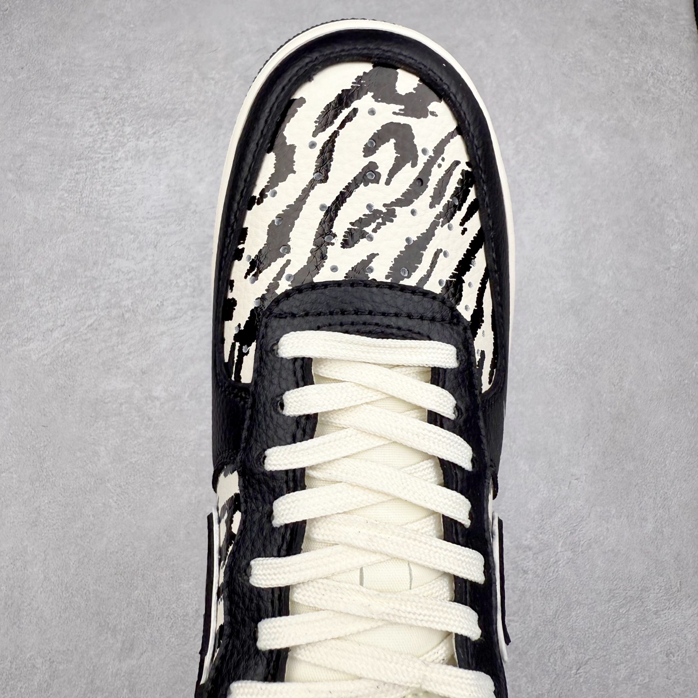 图片[4]-NK Air Force 1´07 Low 空军一号低帮百搭休闲运动板鞋 HJ3318-004 柔软、弹性十足的缓震性能和出色的中底设计 横跨复古与现代的外型结合 造就出风靡全球 三十多年的Force 1 直到今天还深受青睐 实拍调校N版已经零色差零失真 百分百还原实物色彩所见即所得 不存在货不对板色差等低级问题 选购参考实物拍摄 不混卖不参货 只用心做好货严格选品 承诺混一赔十 尺码：36 36.5 37.5 38 38.5 39 40 40.5 41 42 42.5 43 44 44.5 45-选品中心