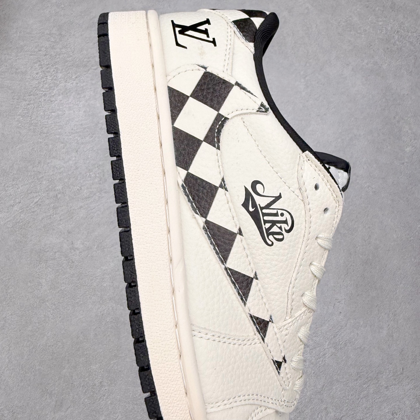 图片[6]-TS x Air Jordan AJ1 Low 倒钩低帮联名定制配色 LD2028-040 原厂内置气垫魔块 A模大底 头层小牛皮 鞋舌AJ原厂专用牛津布+AJ专用反口珍珠布+原厂无杂质高弹内里海棉+特殊封边弹力鞋带 实拍调校N版已经零色差零失真 百分百还原实物色彩所见即所得 不存在货不对板色差等低级问题 选购参考实物拍摄 不混卖不参货 只用心做好货严格选品 承诺混一赔十 尺码：36 36.5 37.5 38 38.5 39 40 40.5 41 42 42.5 43 44 44.5 45-选品中心