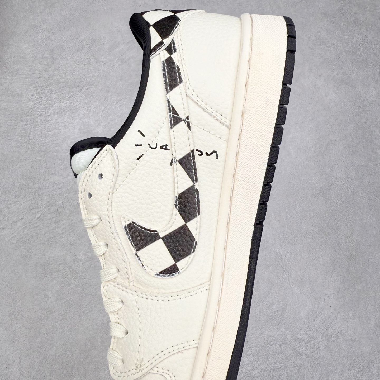 图片[7]-TS x Air Jordan AJ1 Low 倒钩低帮联名定制配色 LD2028-040 原厂内置气垫魔块 A模大底 头层小牛皮 鞋舌AJ原厂专用牛津布+AJ专用反口珍珠布+原厂无杂质高弹内里海棉+特殊封边弹力鞋带 实拍调校N版已经零色差零失真 百分百还原实物色彩所见即所得 不存在货不对板色差等低级问题 选购参考实物拍摄 不混卖不参货 只用心做好货严格选品 承诺混一赔十 尺码：36 36.5 37.5 38 38.5 39 40 40.5 41 42 42.5 43 44 44.5 45-选品中心