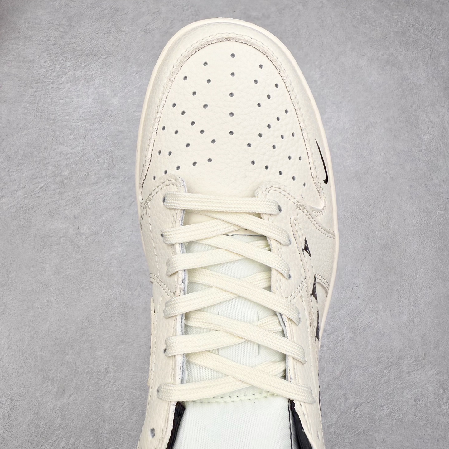 图片[4]-TS x Air Jordan AJ1 Low 倒钩低帮联名定制配色 LD2028-040 原厂内置气垫魔块 A模大底 头层小牛皮 鞋舌AJ原厂专用牛津布+AJ专用反口珍珠布+原厂无杂质高弹内里海棉+特殊封边弹力鞋带 实拍调校N版已经零色差零失真 百分百还原实物色彩所见即所得 不存在货不对板色差等低级问题 选购参考实物拍摄 不混卖不参货 只用心做好货严格选品 承诺混一赔十 尺码：36 36.5 37.5 38 38.5 39 40 40.5 41 42 42.5 43 44 44.5 45-选品中心