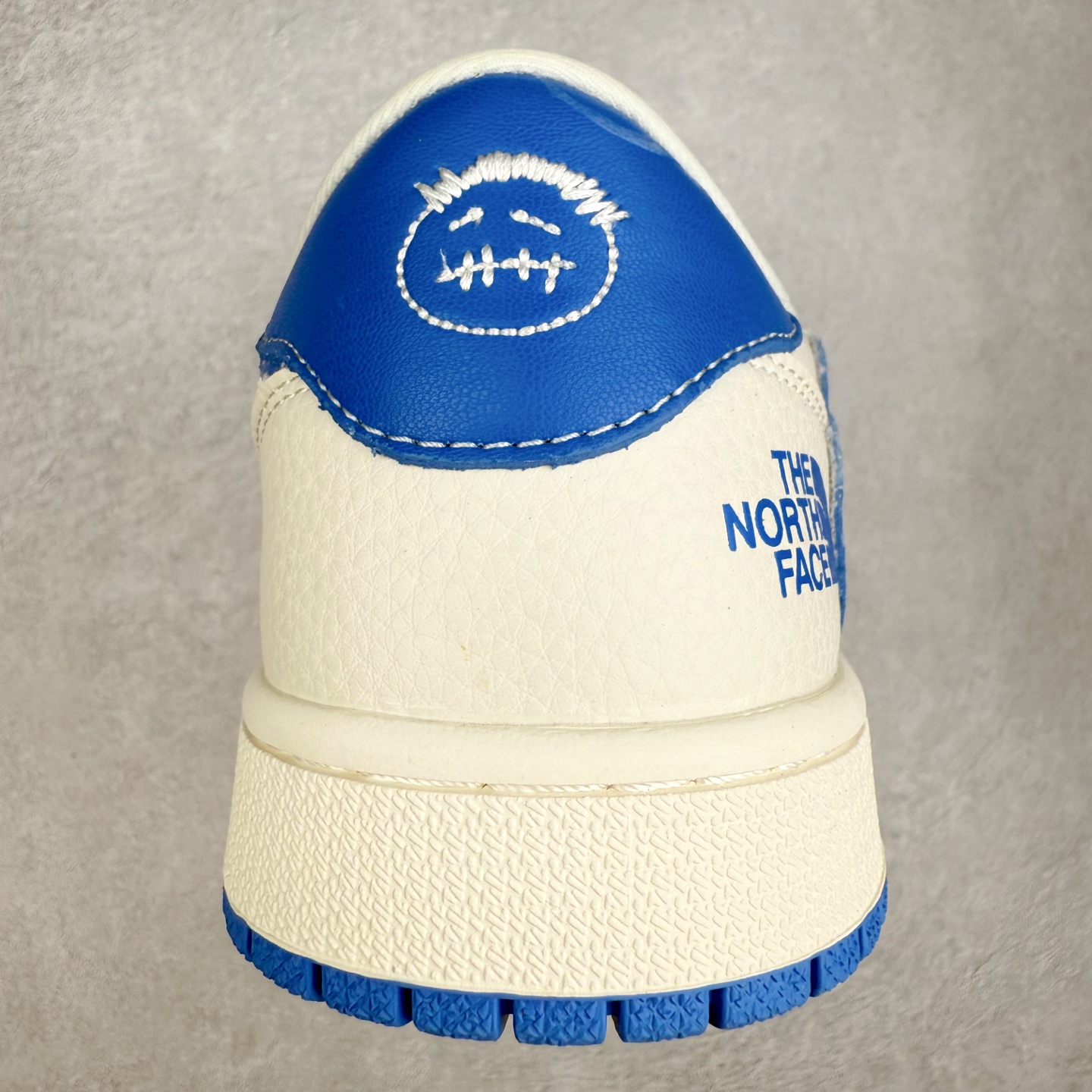 图片[8]-TS x Air Jordan AJ1 Low 倒钩低帮联名定制配色 LD2025-033 原厂内置气垫魔块 A模大底 头层小牛皮 鞋舌AJ原厂专用牛津布+AJ专用反口珍珠布+原厂无杂质高弹内里海棉+特殊封边弹力鞋带 实拍调校N版已经零色差零失真 百分百还原实物色彩所见即所得 不存在货不对板色差等低级问题 选购参考实物拍摄 不混卖不参货 只用心做好货严格选品 承诺混一赔十 尺码：36 36.5 37.5 38 38.5 39 40 40.5 41 42 42.5 43 44 44.5 45-选品中心