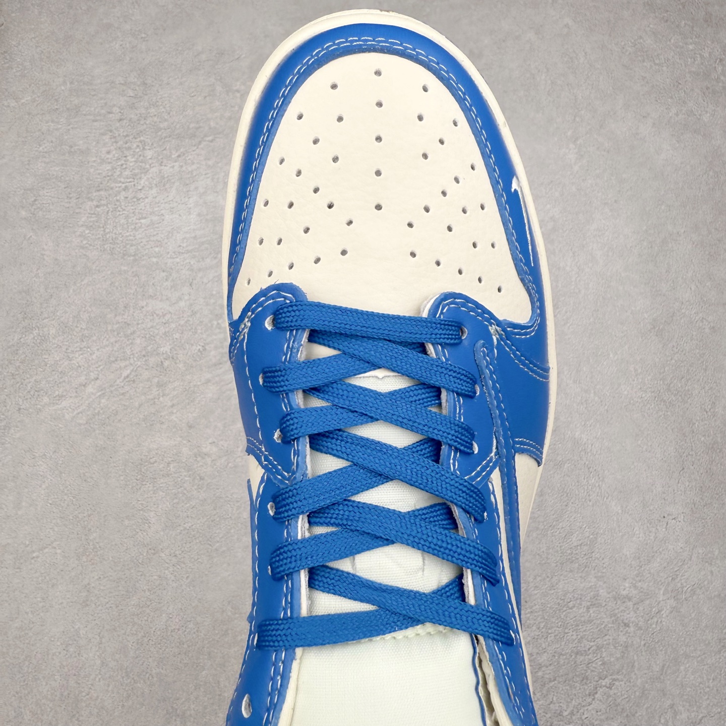 图片[4]-TS x Air Jordan AJ1 Low 倒钩低帮联名定制配色 LD2025-033 原厂内置气垫魔块 A模大底 头层小牛皮 鞋舌AJ原厂专用牛津布+AJ专用反口珍珠布+原厂无杂质高弹内里海棉+特殊封边弹力鞋带 实拍调校N版已经零色差零失真 百分百还原实物色彩所见即所得 不存在货不对板色差等低级问题 选购参考实物拍摄 不混卖不参货 只用心做好货严格选品 承诺混一赔十 尺码：36 36.5 37.5 38 38.5 39 40 40.5 41 42 42.5 43 44 44.5 45-选品中心