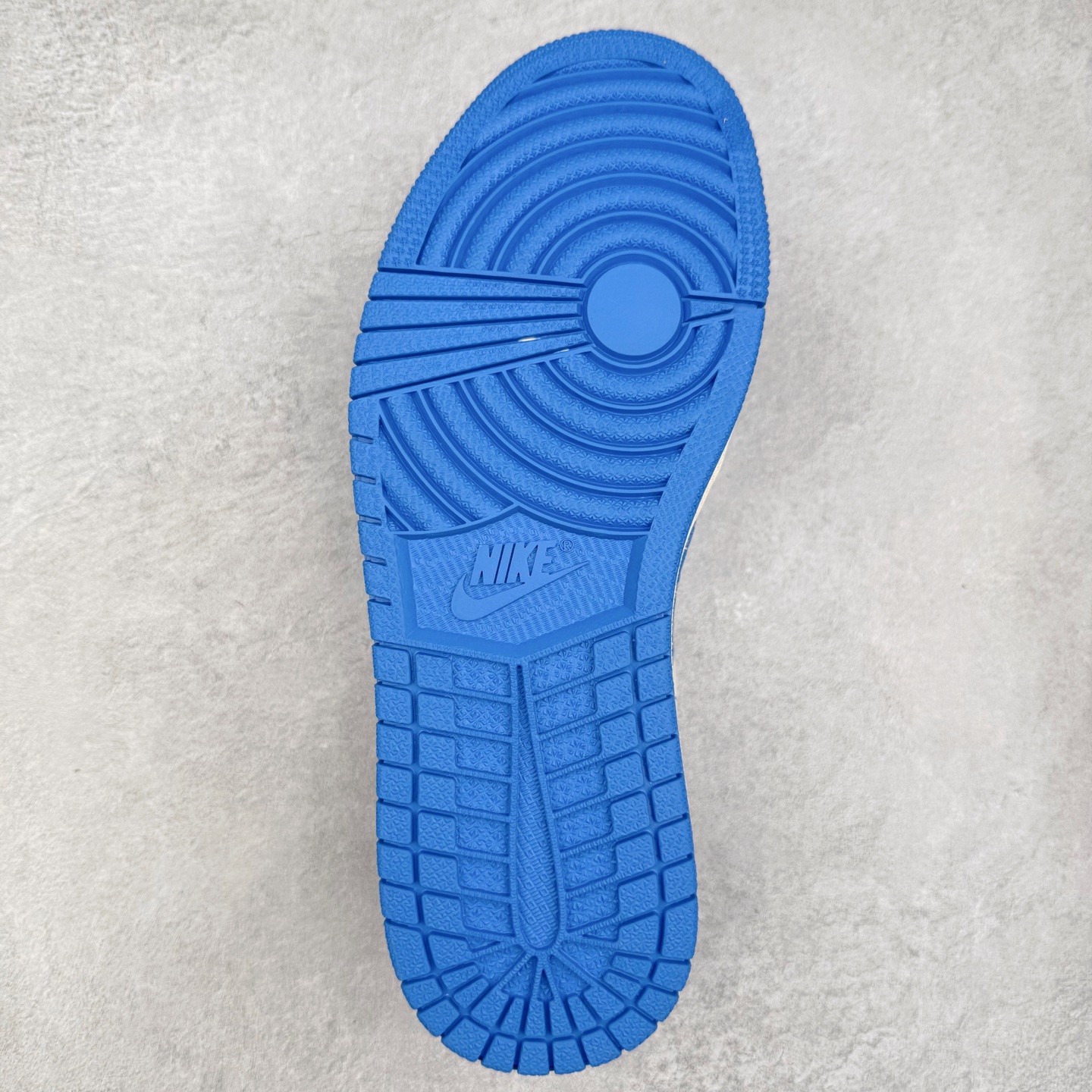 图片[9]-TS x Air Jordan AJ1 Low 倒钩低帮联名定制配色 LD2025-033 原厂内置气垫魔块 A模大底 头层小牛皮 鞋舌AJ原厂专用牛津布+AJ专用反口珍珠布+原厂无杂质高弹内里海棉+特殊封边弹力鞋带 实拍调校N版已经零色差零失真 百分百还原实物色彩所见即所得 不存在货不对板色差等低级问题 选购参考实物拍摄 不混卖不参货 只用心做好货严格选品 承诺混一赔十 尺码：36 36.5 37.5 38 38.5 39 40 40.5 41 42 42.5 43 44 44.5 45-选品中心