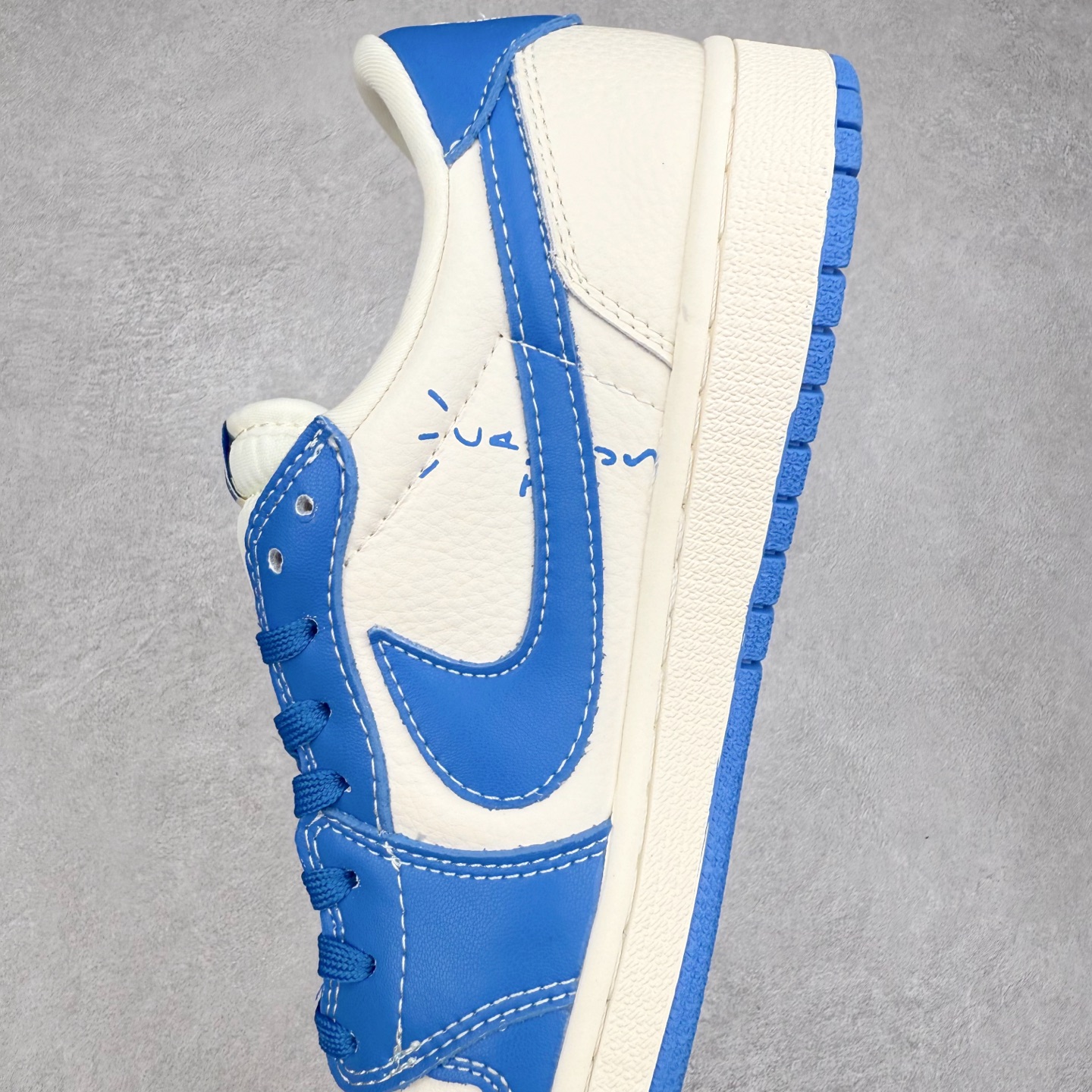 图片[7]-TS x Air Jordan AJ1 Low 倒钩低帮联名定制配色 LD2025-033 原厂内置气垫魔块 A模大底 头层小牛皮 鞋舌AJ原厂专用牛津布+AJ专用反口珍珠布+原厂无杂质高弹内里海棉+特殊封边弹力鞋带 实拍调校N版已经零色差零失真 百分百还原实物色彩所见即所得 不存在货不对板色差等低级问题 选购参考实物拍摄 不混卖不参货 只用心做好货严格选品 承诺混一赔十 尺码：36 36.5 37.5 38 38.5 39 40 40.5 41 42 42.5 43 44 44.5 45-选品中心