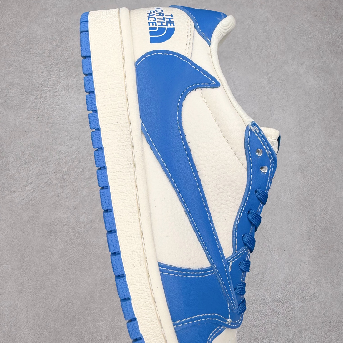 图片[6]-TS x Air Jordan AJ1 Low 倒钩低帮联名定制配色 LD2025-033 原厂内置气垫魔块 A模大底 头层小牛皮 鞋舌AJ原厂专用牛津布+AJ专用反口珍珠布+原厂无杂质高弹内里海棉+特殊封边弹力鞋带 实拍调校N版已经零色差零失真 百分百还原实物色彩所见即所得 不存在货不对板色差等低级问题 选购参考实物拍摄 不混卖不参货 只用心做好货严格选品 承诺混一赔十 尺码：36 36.5 37.5 38 38.5 39 40 40.5 41 42 42.5 43 44 44.5 45-选品中心