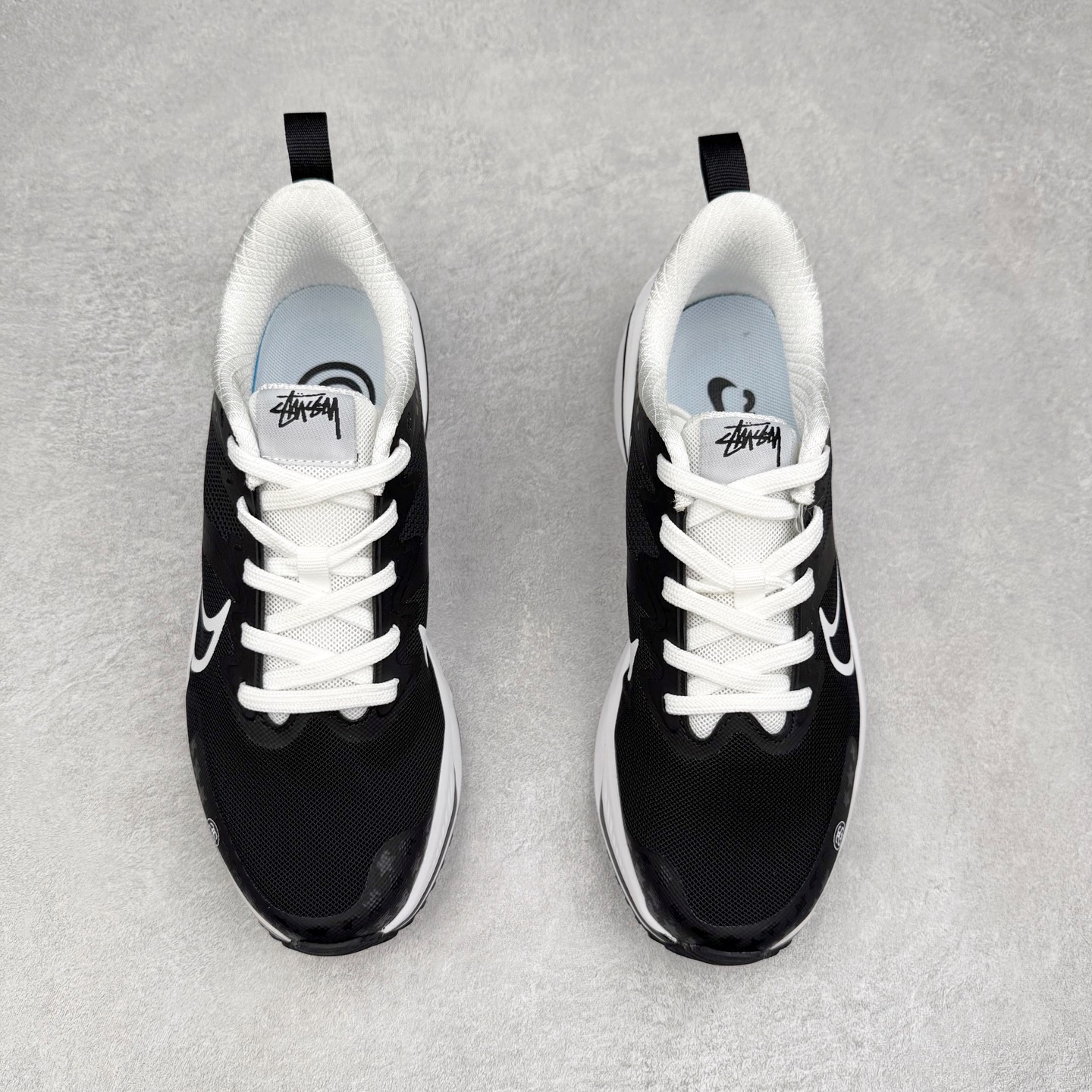 图片[2]-NK Zoom Pegasus Plus 超级飞马涡轮增压马拉松慢跑鞋 CK4318-149 在设计上延续了原版鞋款的经典风格，向 Pegasus Turbo 致敬。鞋面采用 Flyknit 材质，巧妙地在不同区域实现紧密与松散的编织结合。标志性的尼龙中部条纹与原版 Turbo 设计呼应。原有的 Flywire 被内部毡织带替代。鞋领的衬垫和鞋跟支撑则为鞋面增添了完善的细节。与以往的 Turbo 型号采用双层泡沫不同，Pegasus Plus 使用了一体式 ZoomX 中底。鞋跟厚度为 35 毫米，前掌为 25 毫米，形成 10 毫米的落差，外底覆盖了大量橡胶，而 ZoomX 外露的部分也十分显眼。尺码：36 36.5 37.5 38 38.5 39 40 40.5 41 42 42.5 43 44 44.5 45-选品中心