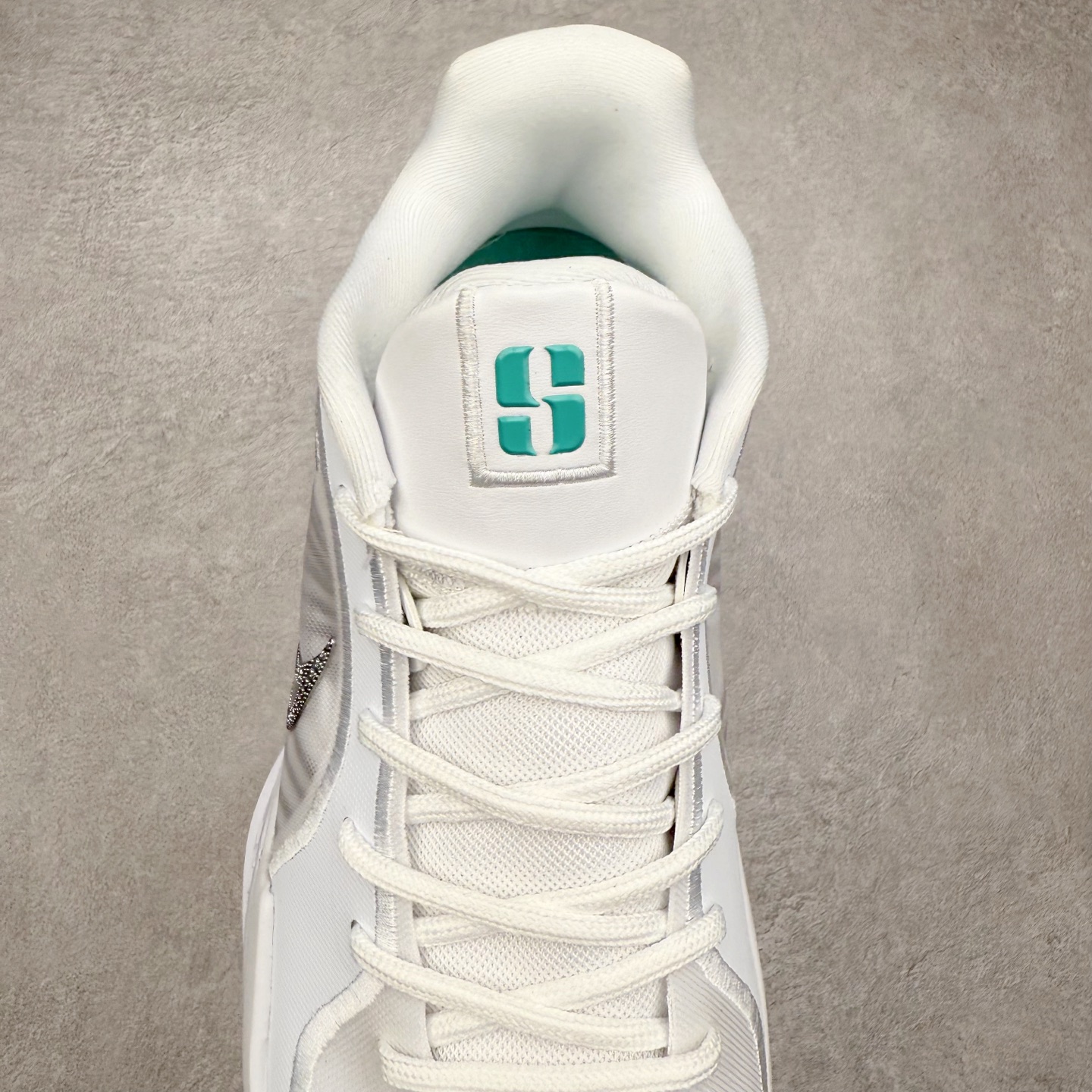 图片[5]-NK Sabrina 2 \’lonic\’ 萨布丽娜二代签名减震防滑低帮篮球鞋 FQ2174 灵感来自 lonescu 的罗马尼亚传统 在前掌和鞋眼处采用特殊图案 向传统的罗马尼亚艺术和建筑致敬 它配备了全掌 NK React 缓震系统 并在前脚掌处配备了 Zoom Air 气垫 大胆的任何人任何地方 信息嵌入中底 象征着 lonescu的竞争精神以及她相信梦想家可以来自任何地方 该鞋还包括带锁定中足束带系统 以帮助固定脚部 Sabrina 1 的这款产品采用光子粉尘、无烟煤色、紫红色梦幻、浅烟灰色和浅骨色配色方案 尺码：36 36.5 37.5 38 38.5 39 40 40.5 41 42 42.5 43 44 44.5 45 46-选品中心