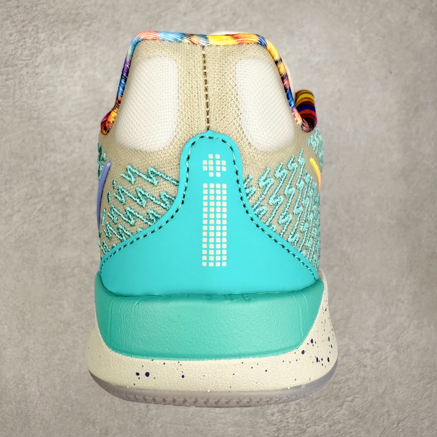 图片[8]-NK Sabrina 2 \’lonic\’ 萨布丽娜二代签名减震防滑低帮篮球鞋 FQ2174 灵感来自 lonescu 的罗马尼亚传统 在前掌和鞋眼处采用特殊图案 向传统的罗马尼亚艺术和建筑致敬 它配备了全掌 NK React 缓震系统 并在前脚掌处配备了 Zoom Air 气垫 大胆的任何人任何地方 信息嵌入中底 象征着 lonescu的竞争精神以及她相信梦想家可以来自任何地方 该鞋还包括带锁定中足束带系统 以帮助固定脚部 Sabrina 1 的这款产品采用光子粉尘、无烟煤色、紫红色梦幻、浅烟灰色和浅骨色配色方案 尺码：36 36.5 37.5 38 38.5 39 40 40.5 41 42 42.5 43 44 44.5 45 46-选品中心