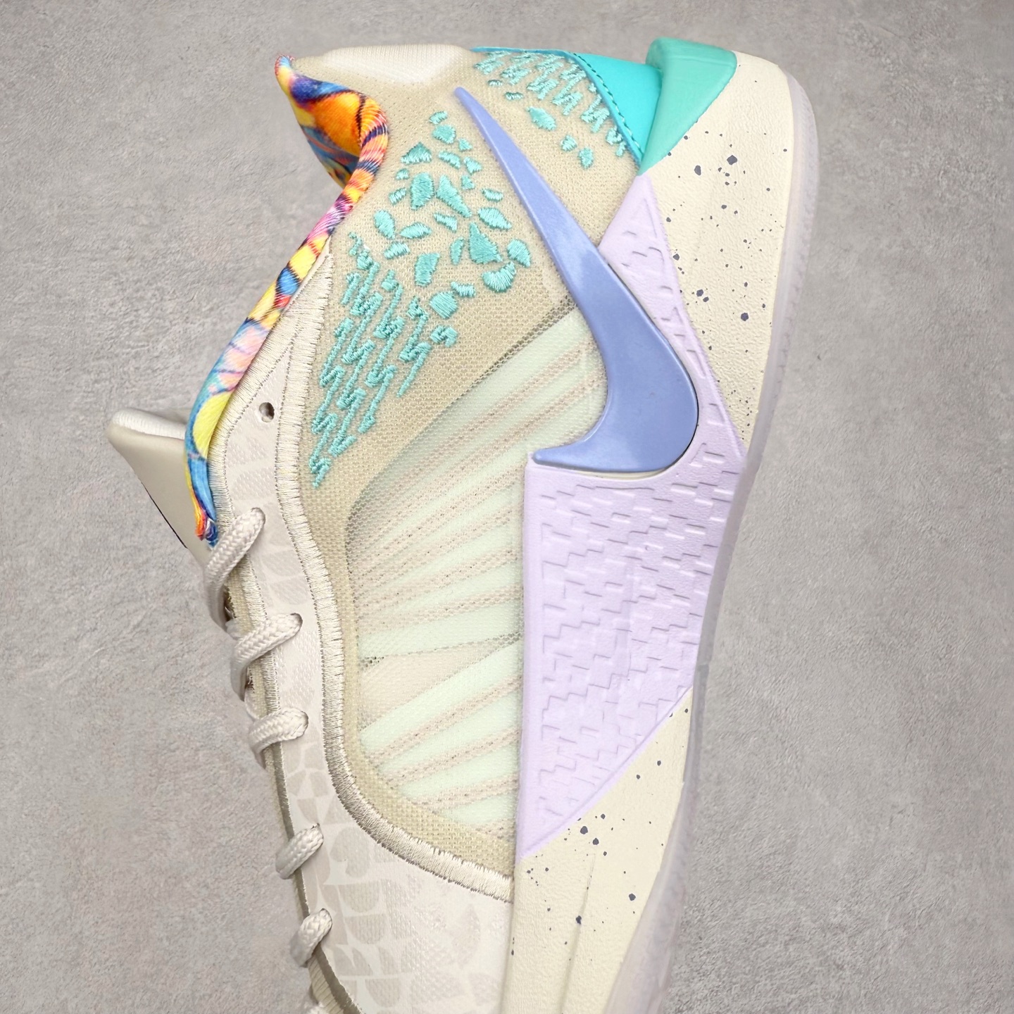 图片[7]-NK Sabrina 2 \’lonic\’ 萨布丽娜二代签名减震防滑低帮篮球鞋 FQ2174 灵感来自 lonescu 的罗马尼亚传统 在前掌和鞋眼处采用特殊图案 向传统的罗马尼亚艺术和建筑致敬 它配备了全掌 NK React 缓震系统 并在前脚掌处配备了 Zoom Air 气垫 大胆的任何人任何地方 信息嵌入中底 象征着 lonescu的竞争精神以及她相信梦想家可以来自任何地方 该鞋还包括带锁定中足束带系统 以帮助固定脚部 Sabrina 1 的这款产品采用光子粉尘、无烟煤色、紫红色梦幻、浅烟灰色和浅骨色配色方案 尺码：36 36.5 37.5 38 38.5 39 40 40.5 41 42 42.5 43 44 44.5 45 46-选品中心