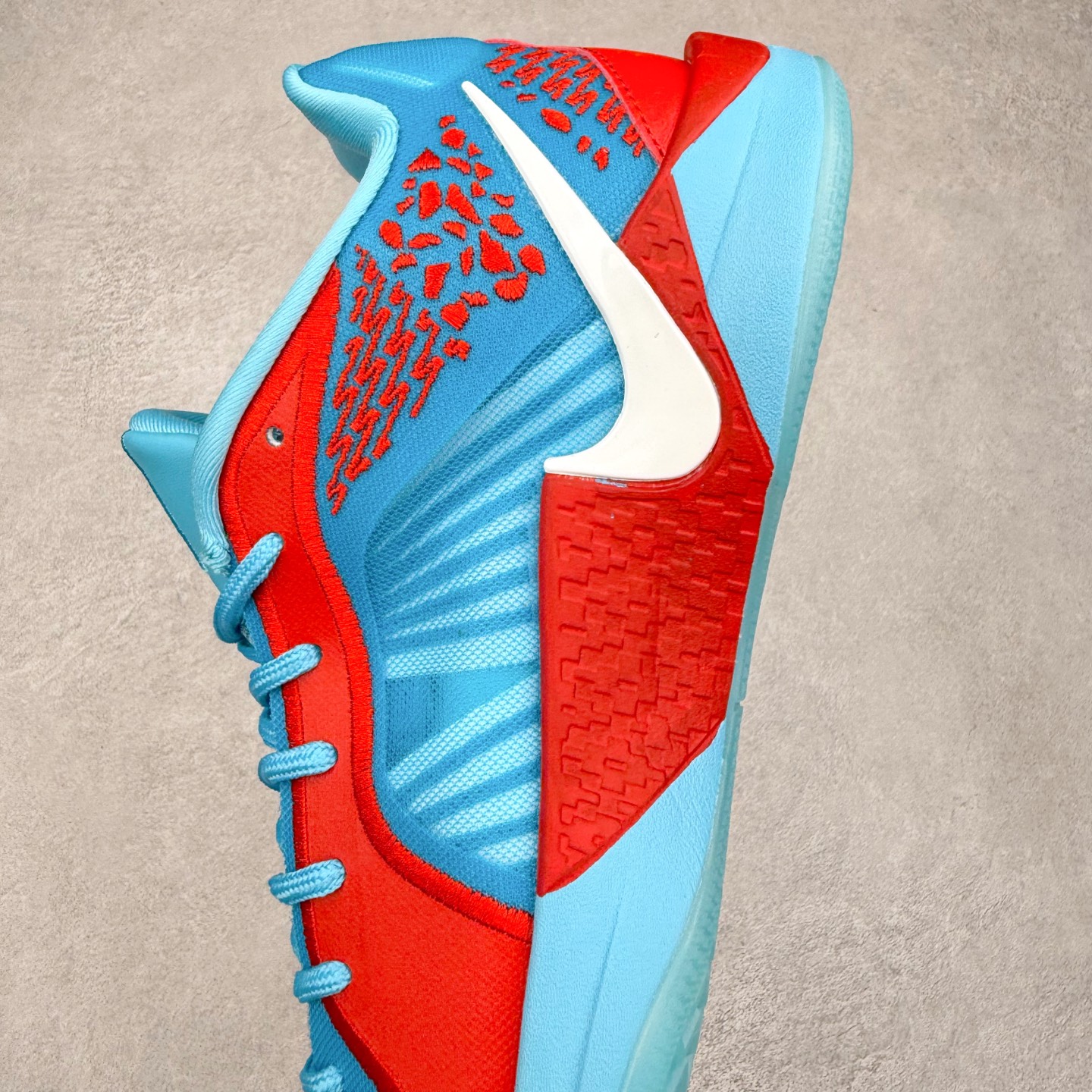 图片[7]-NK Sabrina 2 \’lonic\’ 萨布丽娜二代签名减震防滑低帮篮球鞋 FQ2174 灵感来自 lonescu 的罗马尼亚传统 在前掌和鞋眼处采用特殊图案 向传统的罗马尼亚艺术和建筑致敬 它配备了全掌 NK React 缓震系统 并在前脚掌处配备了 Zoom Air 气垫 大胆的任何人任何地方 信息嵌入中底 象征着 lonescu的竞争精神以及她相信梦想家可以来自任何地方 该鞋还包括带锁定中足束带系统 以帮助固定脚部 Sabrina 1 的这款产品采用光子粉尘、无烟煤色、紫红色梦幻、浅烟灰色和浅骨色配色方案 尺码：36 36.5 37.5 38 38.5 39 40 40.5 41 42 42.5 43 44 44.5 45 46-选品中心