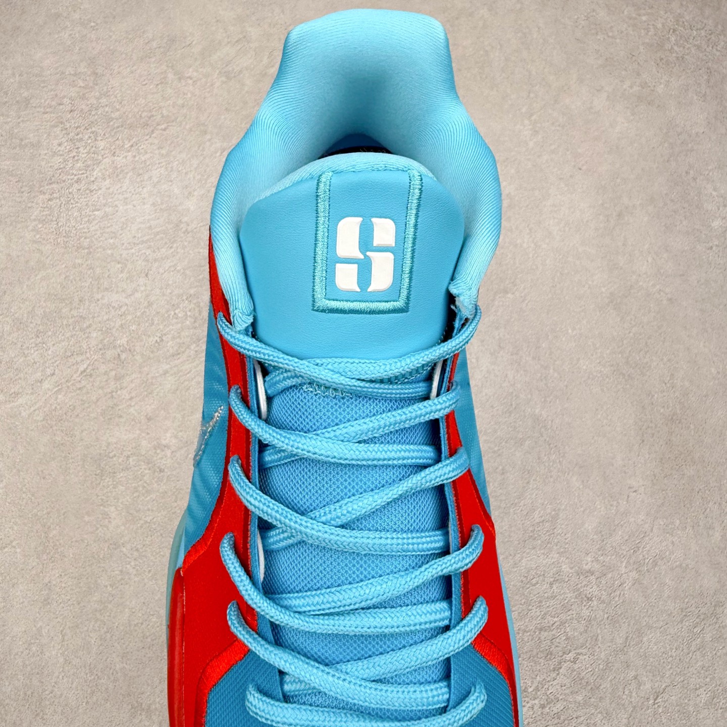 图片[5]-NK Sabrina 2 \’lonic\’ 萨布丽娜二代签名减震防滑低帮篮球鞋 FQ2174 灵感来自 lonescu 的罗马尼亚传统 在前掌和鞋眼处采用特殊图案 向传统的罗马尼亚艺术和建筑致敬 它配备了全掌 NK React 缓震系统 并在前脚掌处配备了 Zoom Air 气垫 大胆的任何人任何地方 信息嵌入中底 象征着 lonescu的竞争精神以及她相信梦想家可以来自任何地方 该鞋还包括带锁定中足束带系统 以帮助固定脚部 Sabrina 1 的这款产品采用光子粉尘、无烟煤色、紫红色梦幻、浅烟灰色和浅骨色配色方案 尺码：36 36.5 37.5 38 38.5 39 40 40.5 41 42 42.5 43 44 44.5 45 46-选品中心