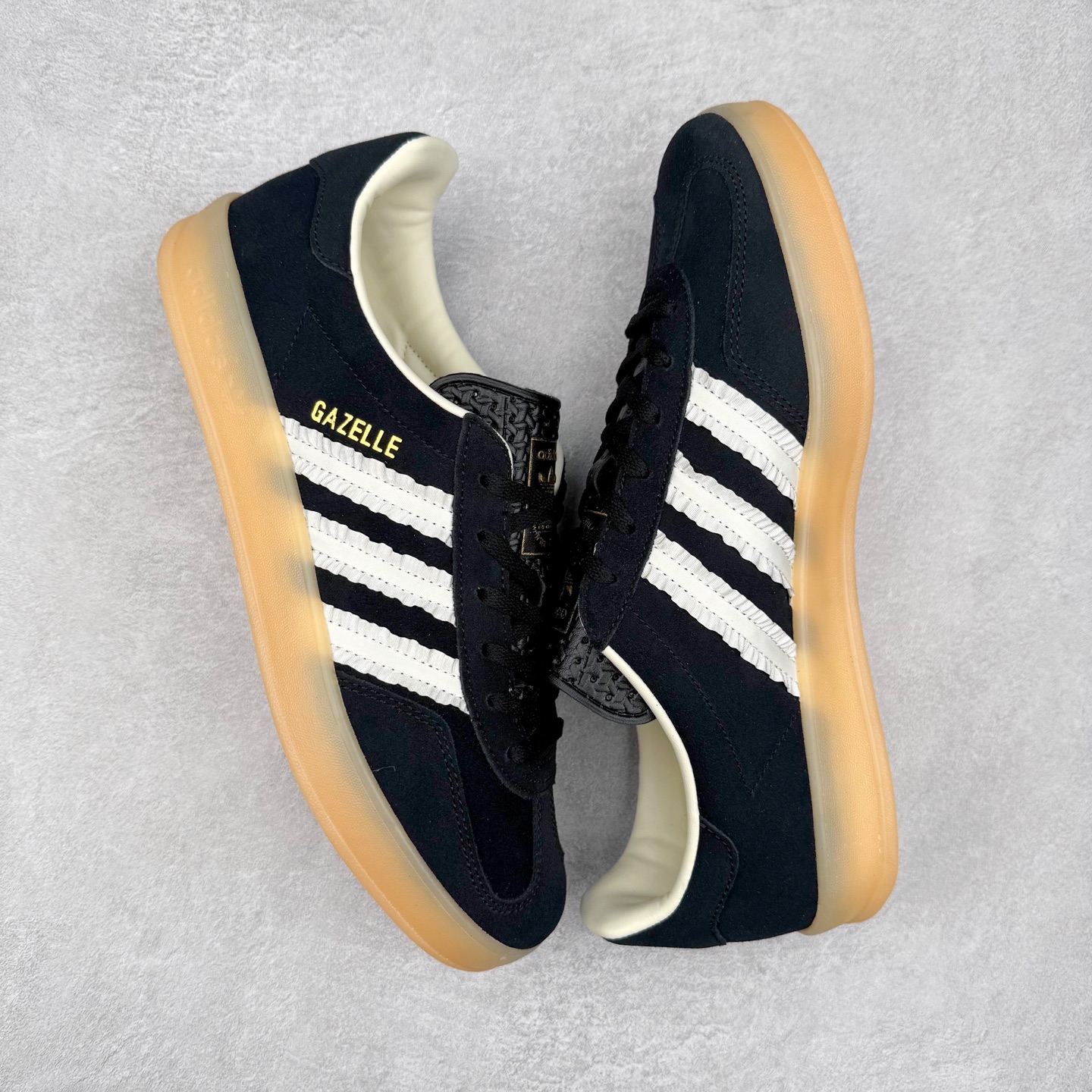 图片[3]-AD Gazelle Indoor Trainers 羚羊内训系列低帮复古百搭休闲运动德训风板鞋 JS1412 90年代经典的复刻版！自60年代以足球训练鞋面世以来,Gazelle就以其经典设计席卷全球。1991年版本的复刻,再造经典Gazelle。采用皮革打造,搭配浊色细节,让这款经典更加简约。尺码：36 36⅔ 37⅓ 38 38⅔ 39⅓ 40 40⅔ 41⅓ 42 42⅔ 43⅓ 44⅓ 44⅔ 45-选品中心