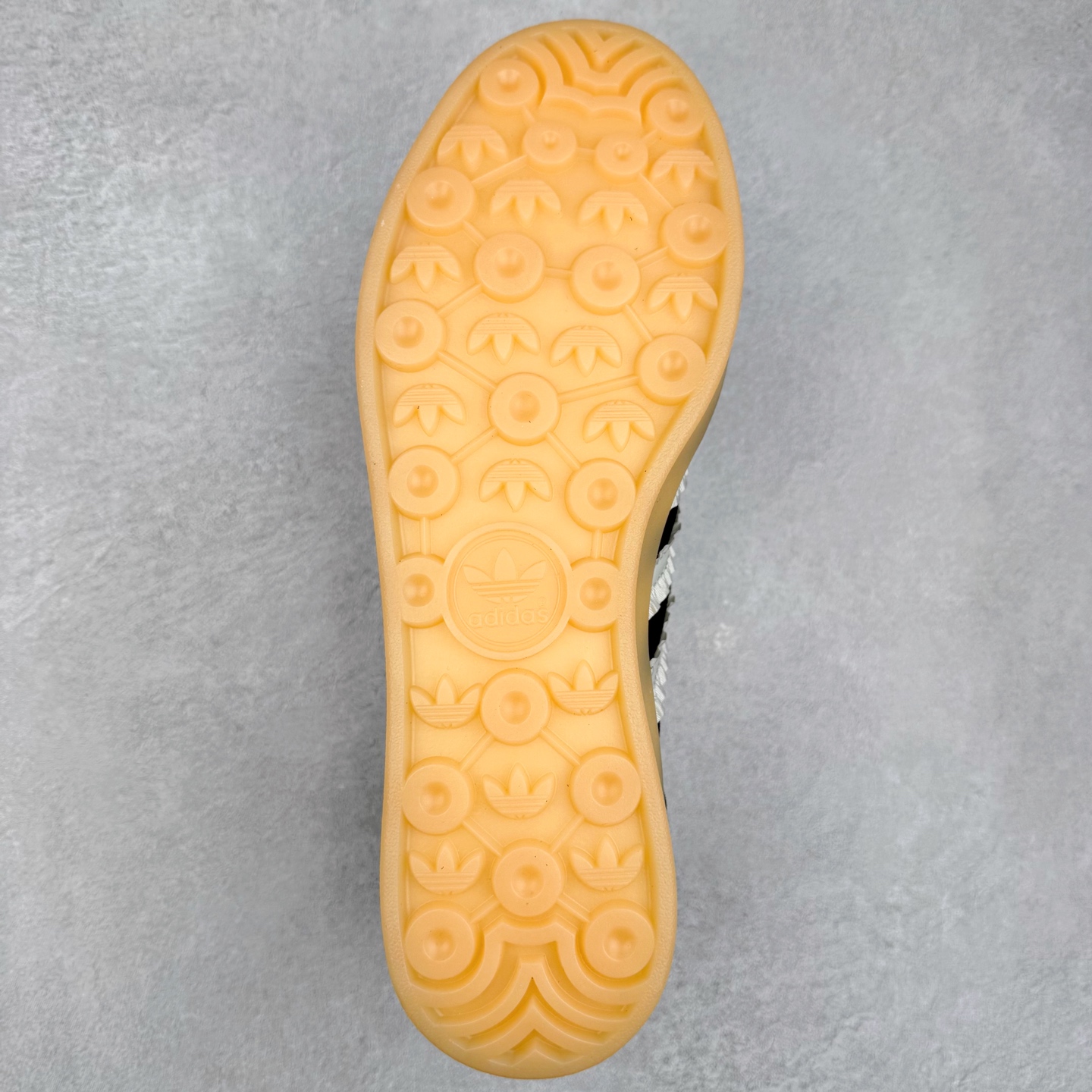 图片[9]-AD Gazelle Indoor Trainers 羚羊内训系列低帮复古百搭休闲运动德训风板鞋 JS1412 90年代经典的复刻版！自60年代以足球训练鞋面世以来,Gazelle就以其经典设计席卷全球。1991年版本的复刻,再造经典Gazelle。采用皮革打造,搭配浊色细节,让这款经典更加简约。尺码：36 36⅔ 37⅓ 38 38⅔ 39⅓ 40 40⅔ 41⅓ 42 42⅔ 43⅓ 44⅓ 44⅔ 45-选品中心