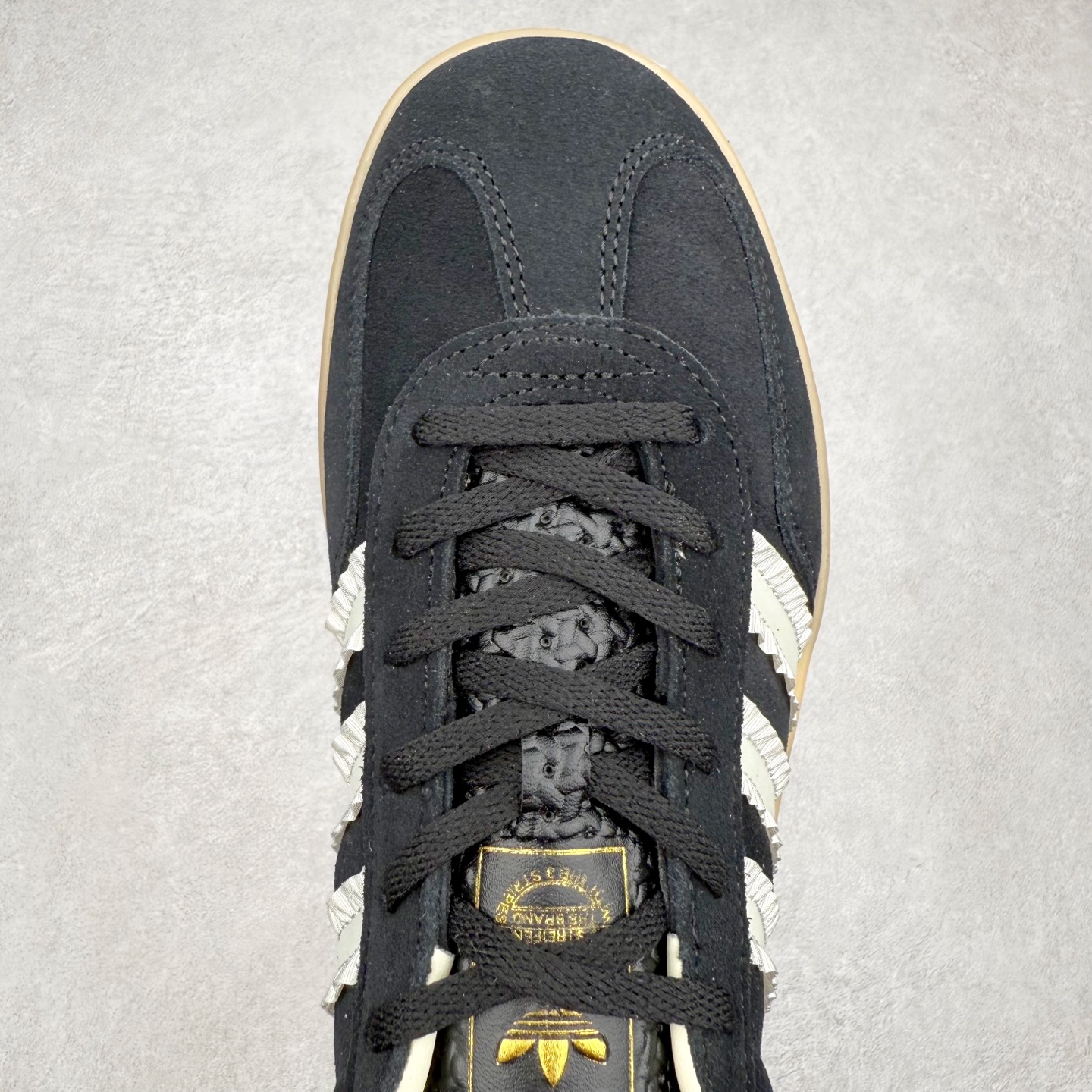 图片[4]-AD Gazelle Indoor Trainers 羚羊内训系列低帮复古百搭休闲运动德训风板鞋 JS1412 90年代经典的复刻版！自60年代以足球训练鞋面世以来,Gazelle就以其经典设计席卷全球。1991年版本的复刻,再造经典Gazelle。采用皮革打造,搭配浊色细节,让这款经典更加简约。尺码：36 36⅔ 37⅓ 38 38⅔ 39⅓ 40 40⅔ 41⅓ 42 42⅔ 43⅓ 44⅓ 44⅔ 45-选品中心