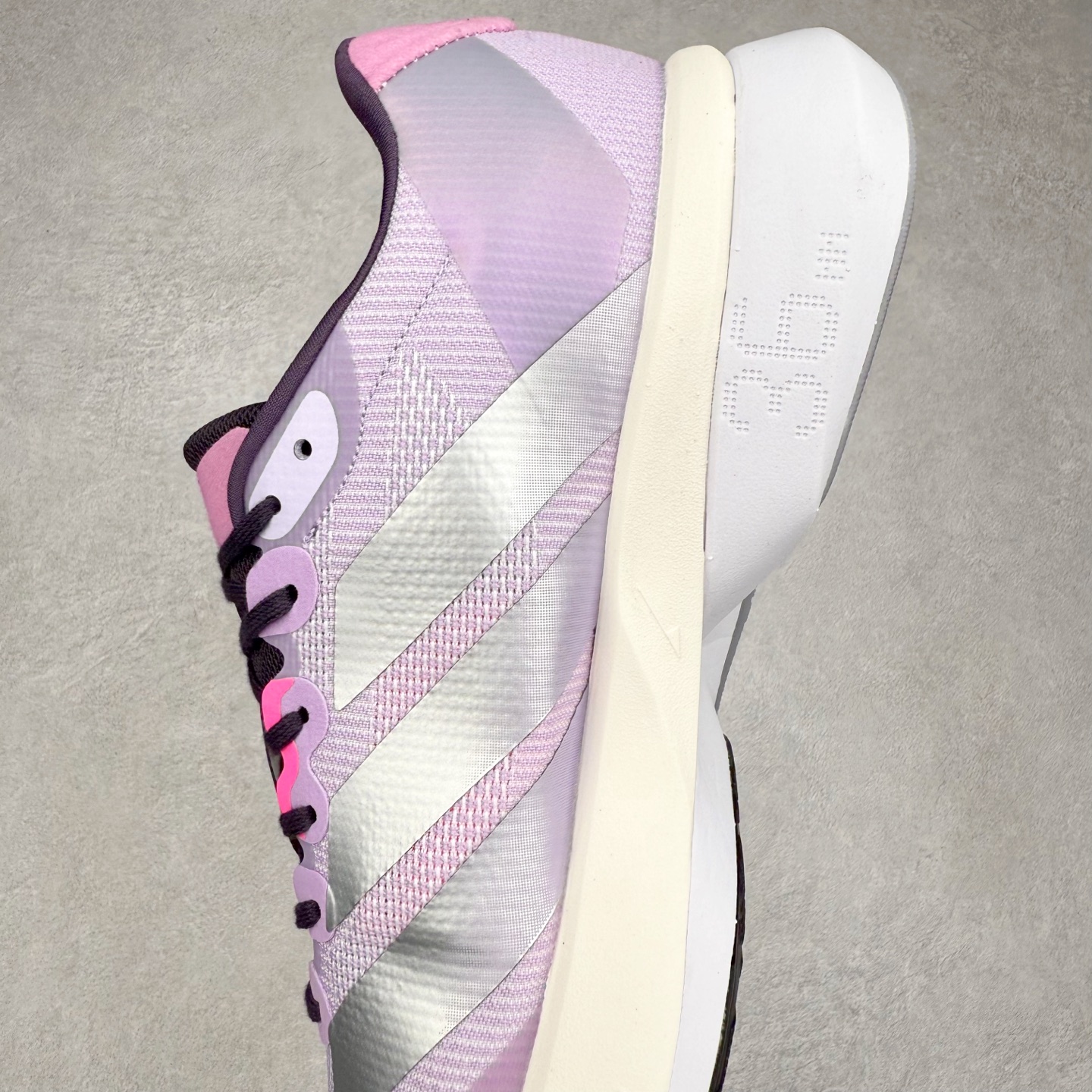 图片[7]-AD Adizero Boston 13 夏季透气网眼竞速跑鞋 IS4995 融合Lightstrike和Lightstrike Pro技术 采用乙烯/乙酸乙烯酯(EVA)材质 打造舒适中底 含ENERGYROD能量碳柱 旨在为步伐添活力 尺码：36 36.5 37 38 38.5 39 40 40.5 41 42 42.5 43 44 44.5 45-选品中心