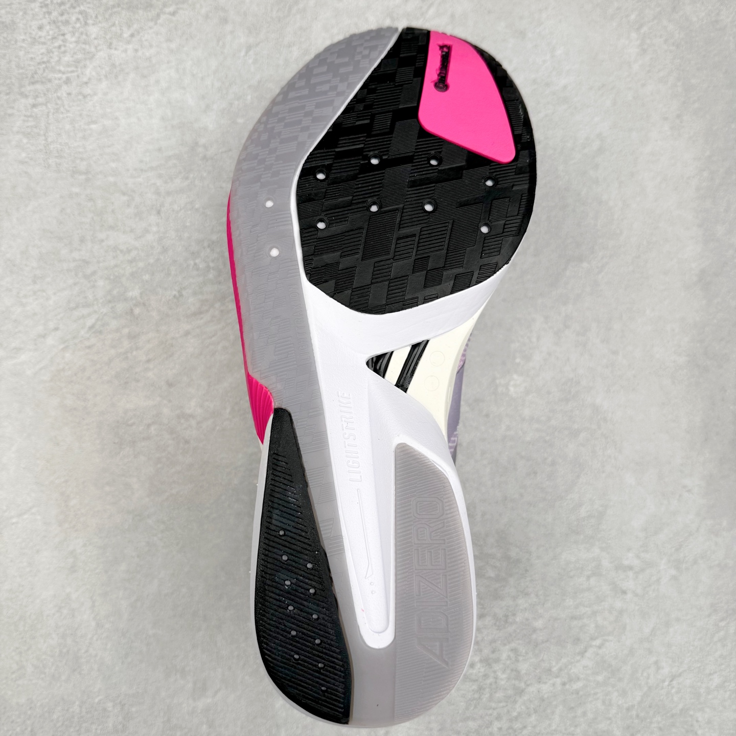 图片[9]-AD Adizero Boston 13 夏季透气网眼竞速跑鞋 IS4995 融合Lightstrike和Lightstrike Pro技术 采用乙烯/乙酸乙烯酯(EVA)材质 打造舒适中底 含ENERGYROD能量碳柱 旨在为步伐添活力 尺码：36 36.5 37 38 38.5 39 40 40.5 41 42 42.5 43 44 44.5 45-选品中心