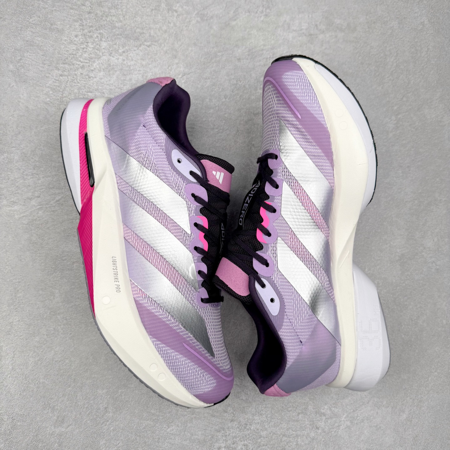 图片[3]-AD Adizero Boston 13 夏季透气网眼竞速跑鞋 IS4995 融合Lightstrike和Lightstrike Pro技术 采用乙烯/乙酸乙烯酯(EVA)材质 打造舒适中底 含ENERGYROD能量碳柱 旨在为步伐添活力 尺码：36 36.5 37 38 38.5 39 40 40.5 41 42 42.5 43 44 44.5 45-选品中心