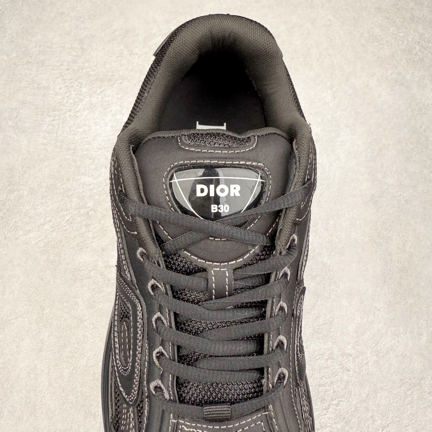 图片[5]-＃纯原福利 Dior x Stone Island 迪奥石头岛联名款B30系列休闲运动鞋老爹鞋 这次精彩的合作堪称一场别开生面的对话，展现了非凡的创意。金•琼斯 （KIM JONES）倾情呈献 DIOR AND STONEISLAND 限定系列，经典罗盘玫瑰与 DIOR 徽标相互融合 该款系列采用黑网色眼织物白和色科技料面精心制作，作饰以反光“CD30”图形标志，外格轻盈的刻雕效果橡胶鞋搭底配标志性点的缀提升格调，内弹部力细节塑造想理的舒适穿着体验可与各休式闲造型配搭，彰显尚时现代的运风动范 尺码：38 39 40 41 42 43 44 45 46 47-选品中心