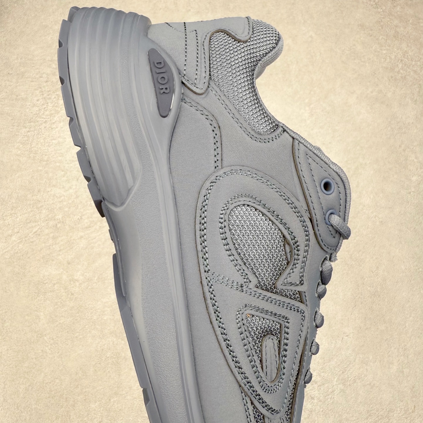 图片[6]-＃纯原福利 Dior x Stone Island 迪奥石头岛联名款B30系列休闲运动鞋老爹鞋 这次精彩的合作堪称一场别开生面的对话，展现了非凡的创意。金•琼斯 （KIM JONES）倾情呈献 DIOR AND STONEISLAND 限定系列，经典罗盘玫瑰与 DIOR 徽标相互融合 该款系列采用黑网色眼织物白和色科技料面精心制作，作饰以反光“CD30”图形标志，外格轻盈的刻雕效果橡胶鞋搭底配标志性点的缀提升格调，内弹部力细节塑造想理的舒适穿着体验可与各休式闲造型配搭，彰显尚时现代的运风动范 尺码：38 39 40 41 42 43 44 45 46 47-选品中心