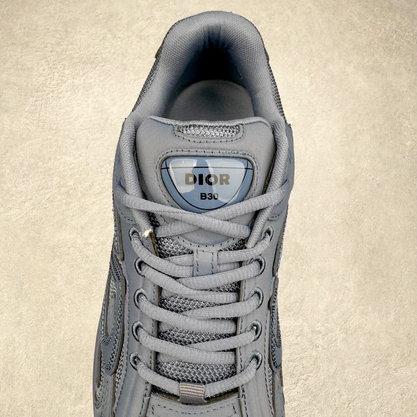 图片[5]-＃纯原福利 Dior x Stone Island 迪奥石头岛联名款B30系列休闲运动鞋老爹鞋 这次精彩的合作堪称一场别开生面的对话，展现了非凡的创意。金•琼斯 （KIM JONES）倾情呈献 DIOR AND STONEISLAND 限定系列，经典罗盘玫瑰与 DIOR 徽标相互融合 该款系列采用黑网色眼织物白和色科技料面精心制作，作饰以反光“CD30”图形标志，外格轻盈的刻雕效果橡胶鞋搭底配标志性点的缀提升格调，内弹部力细节塑造想理的舒适穿着体验可与各休式闲造型配搭，彰显尚时现代的运风动范 尺码：38 39 40 41 42 43 44 45 46 47-选品中心