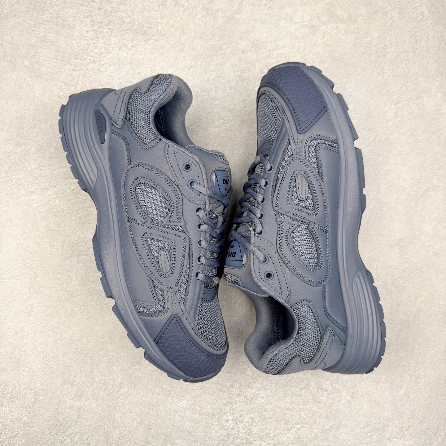 图片[3]-＃纯原福利 Dior x Stone Island 迪奥石头岛联名款B30系列休闲运动鞋老爹鞋 这次精彩的合作堪称一场别开生面的对话，展现了非凡的创意。金•琼斯 （KIM JONES）倾情呈献 DIOR AND STONEISLAND 限定系列，经典罗盘玫瑰与 DIOR 徽标相互融合 该款系列采用黑网色眼织物白和色科技料面精心制作，作饰以反光“CD30”图形标志，外格轻盈的刻雕效果橡胶鞋搭底配标志性点的缀提升格调，内弹部力细节塑造想理的舒适穿着体验可与各休式闲造型配搭，彰显尚时现代的运风动范 尺码：38 39 40 41 42 43 44 45 46 47-选品中心