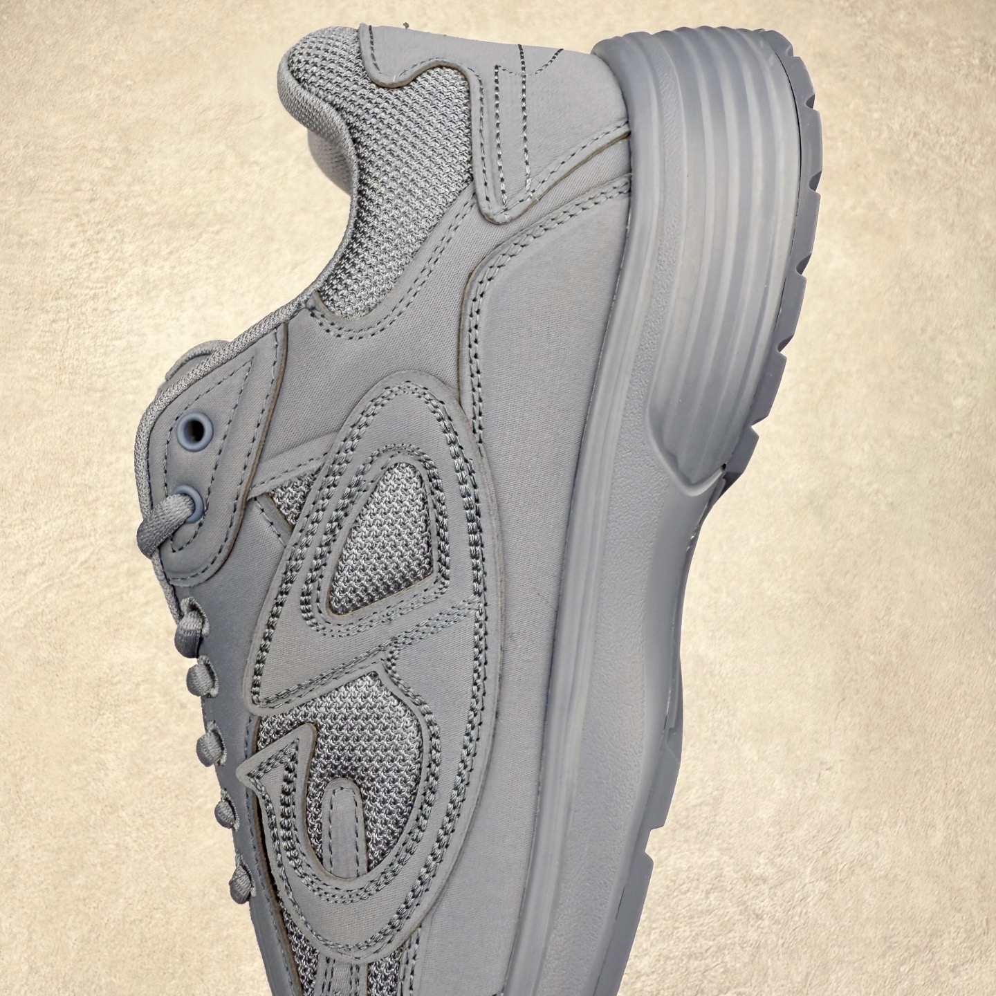 图片[7]-＃纯原福利 Dior x Stone Island 迪奥石头岛联名款B30系列休闲运动鞋老爹鞋 这次精彩的合作堪称一场别开生面的对话，展现了非凡的创意。金•琼斯 （KIM JONES）倾情呈献 DIOR AND STONEISLAND 限定系列，经典罗盘玫瑰与 DIOR 徽标相互融合 该款系列采用黑网色眼织物白和色科技料面精心制作，作饰以反光“CD30”图形标志，外格轻盈的刻雕效果橡胶鞋搭底配标志性点的缀提升格调，内弹部力细节塑造想理的舒适穿着体验可与各休式闲造型配搭，彰显尚时现代的运风动范 尺码：38 39 40 41 42 43 44 45 46 47-选品中心