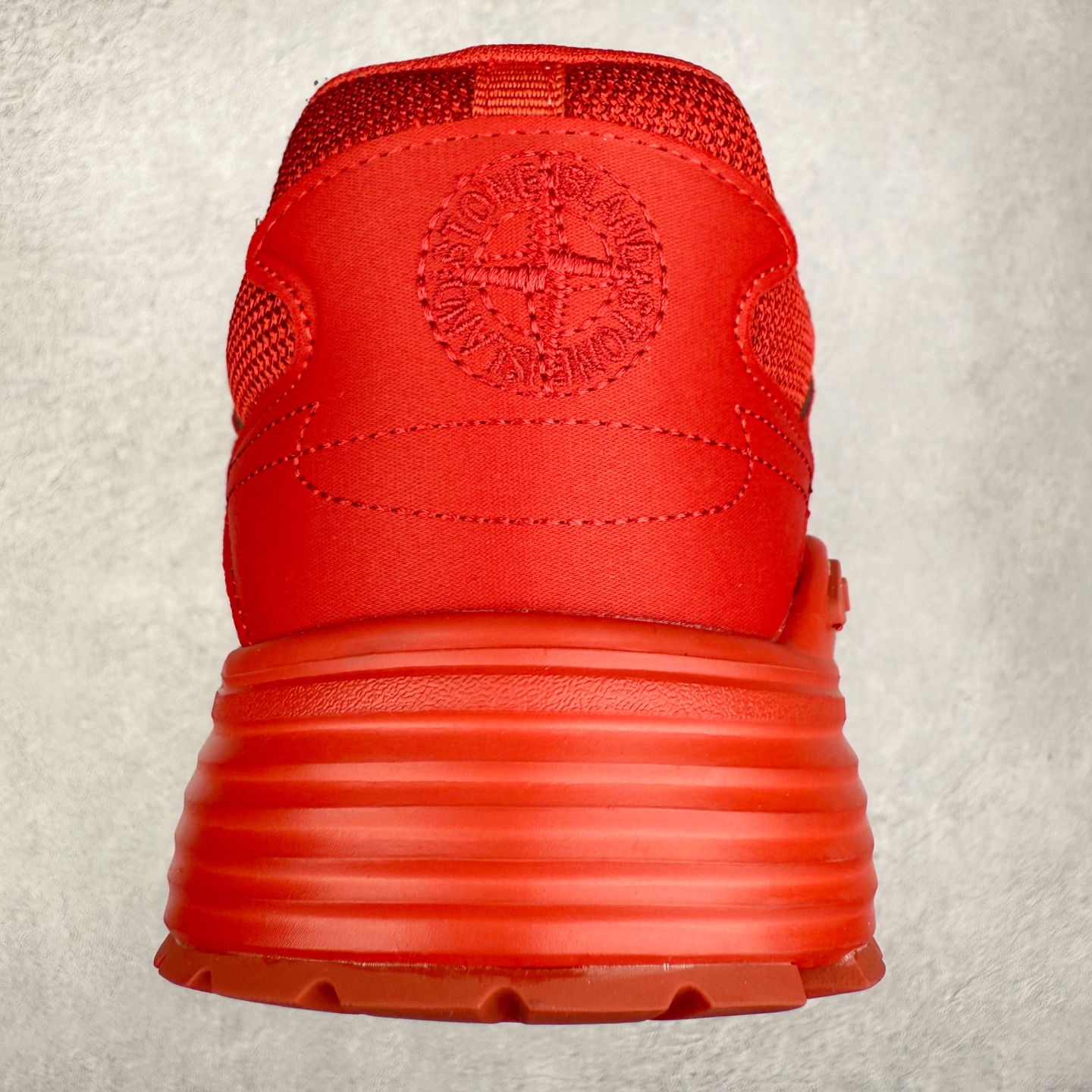 图片[8]-＃纯原福利 Dior x Stone Island 迪奥石头岛联名款B30系列休闲运动鞋老爹鞋 这次精彩的合作堪称一场别开生面的对话，展现了非凡的创意。金•琼斯 （KIM JONES）倾情呈献 DIOR AND STONEISLAND 限定系列，经典罗盘玫瑰与 DIOR 徽标相互融合 该款系列采用黑网色眼织物白和色科技料面精心制作，作饰以反光“CD30”图形标志，外格轻盈的刻雕效果橡胶鞋搭底配标志性点的缀提升格调，内弹部力细节塑造想理的舒适穿着体验可与各休式闲造型配搭，彰显尚时现代的运风动范 尺码：38 39 40 41 42 43 44 45 46 47-选品中心