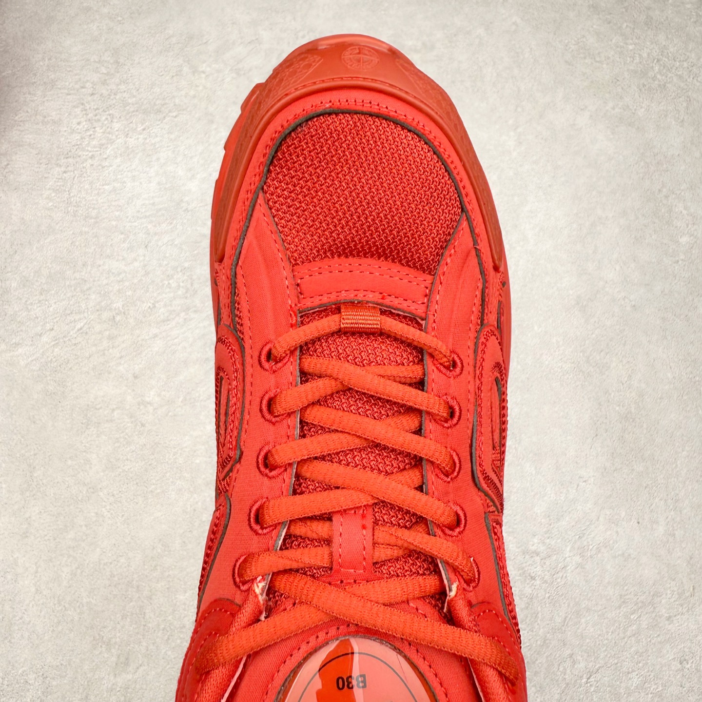 图片[4]-＃纯原福利 Dior x Stone Island 迪奥石头岛联名款B30系列休闲运动鞋老爹鞋 这次精彩的合作堪称一场别开生面的对话，展现了非凡的创意。金•琼斯 （KIM JONES）倾情呈献 DIOR AND STONEISLAND 限定系列，经典罗盘玫瑰与 DIOR 徽标相互融合 该款系列采用黑网色眼织物白和色科技料面精心制作，作饰以反光“CD30”图形标志，外格轻盈的刻雕效果橡胶鞋搭底配标志性点的缀提升格调，内弹部力细节塑造想理的舒适穿着体验可与各休式闲造型配搭，彰显尚时现代的运风动范 尺码：38 39 40 41 42 43 44 45 46 47-选品中心