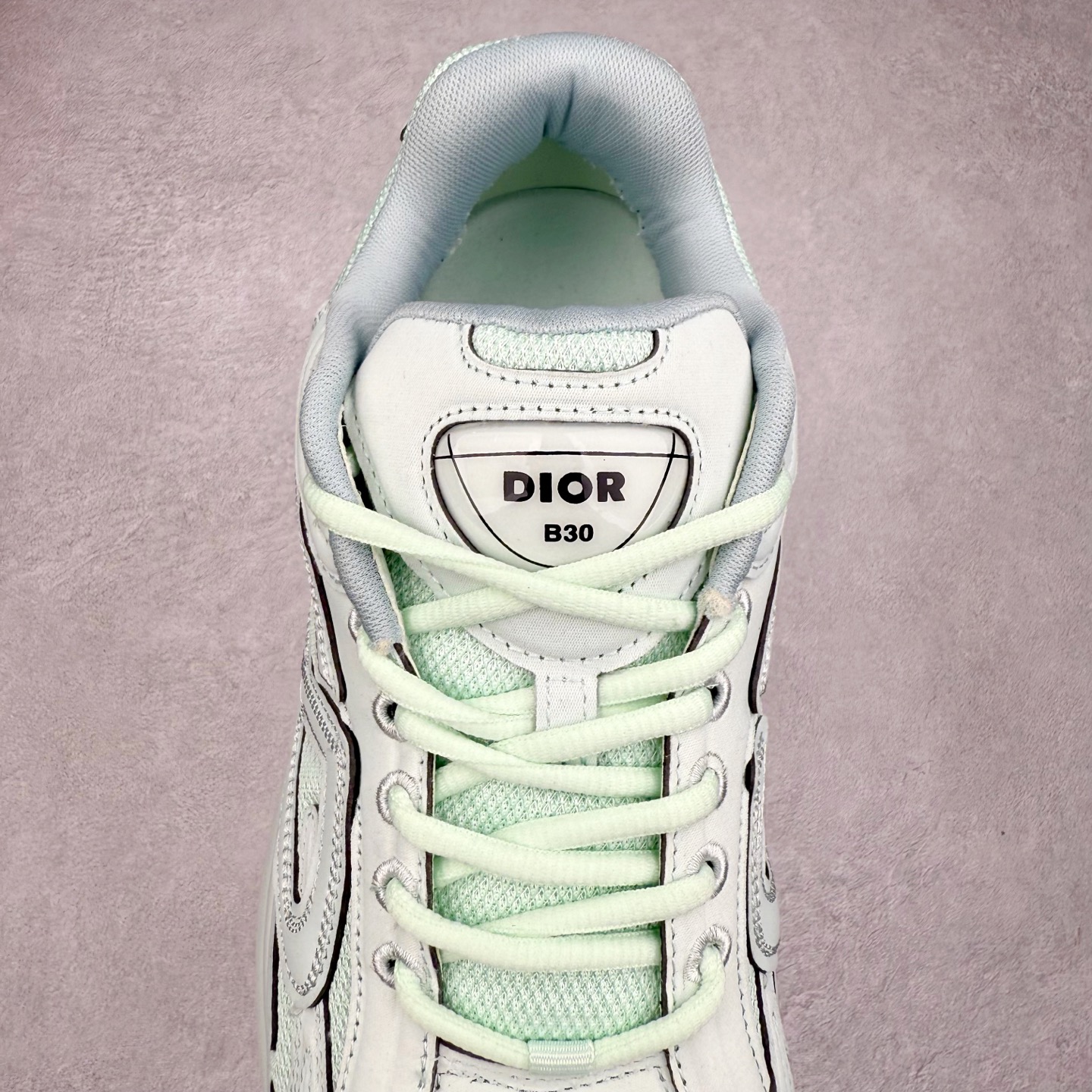 图片[5]-＃纯原福利 Dior x Stone Island 迪奥石头岛联名款B30系列休闲运动鞋老爹鞋 这次精彩的合作堪称一场别开生面的对话，展现了非凡的创意。金•琼斯 （KIM JONES）倾情呈献 DIOR AND STONEISLAND 限定系列，经典罗盘玫瑰与 DIOR 徽标相互融合 该款系列采用黑网色眼织物白和色科技料面精心制作，作饰以反光“CD30”图形标志，外格轻盈的刻雕效果橡胶鞋搭底配标志性点的缀提升格调，内弹部力细节塑造想理的舒适穿着体验可与各休式闲造型配搭，彰显尚时现代的运风动范 尺码：38 39 40 41 42 43 44 45 46 47-选品中心