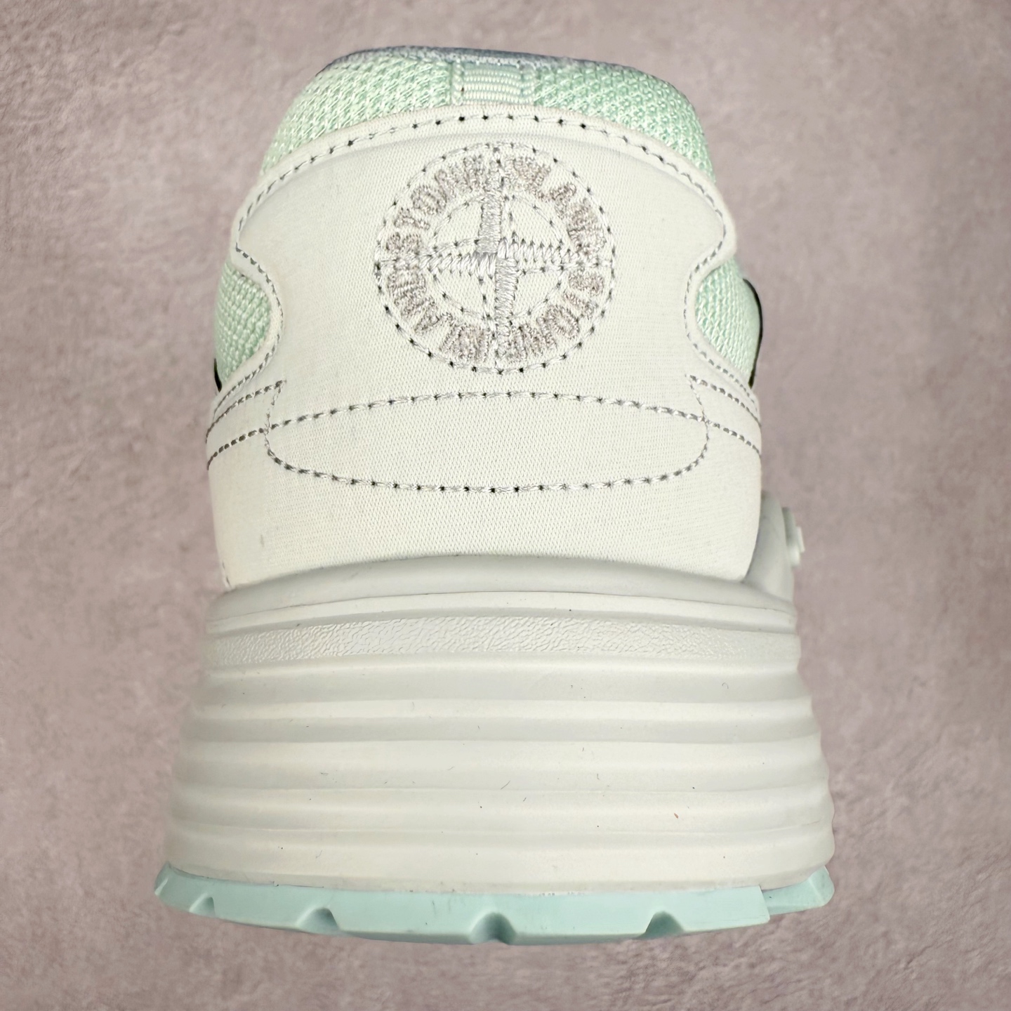 图片[8]-＃纯原福利 Dior x Stone Island 迪奥石头岛联名款B30系列休闲运动鞋老爹鞋 这次精彩的合作堪称一场别开生面的对话，展现了非凡的创意。金•琼斯 （KIM JONES）倾情呈献 DIOR AND STONEISLAND 限定系列，经典罗盘玫瑰与 DIOR 徽标相互融合 该款系列采用黑网色眼织物白和色科技料面精心制作，作饰以反光“CD30”图形标志，外格轻盈的刻雕效果橡胶鞋搭底配标志性点的缀提升格调，内弹部力细节塑造想理的舒适穿着体验可与各休式闲造型配搭，彰显尚时现代的运风动范 尺码：38 39 40 41 42 43 44 45 46 47-选品中心