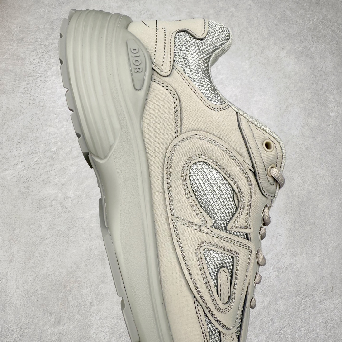 图片[6]-＃纯原福利 Dior x Stone Island 迪奥石头岛联名款B30系列休闲运动鞋老爹鞋 这次精彩的合作堪称一场别开生面的对话，展现了非凡的创意。金•琼斯 （KIM JONES）倾情呈献 DIOR AND STONEISLAND 限定系列，经典罗盘玫瑰与 DIOR 徽标相互融合 该款系列采用黑网色眼织物白和色科技料面精心制作，作饰以反光“CD30”图形标志，外格轻盈的刻雕效果橡胶鞋搭底配标志性点的缀提升格调，内弹部力细节塑造想理的舒适穿着体验可与各休式闲造型配搭，彰显尚时现代的运风动范 尺码：38 39 40 41 42 43 44 45 46 47-选品中心