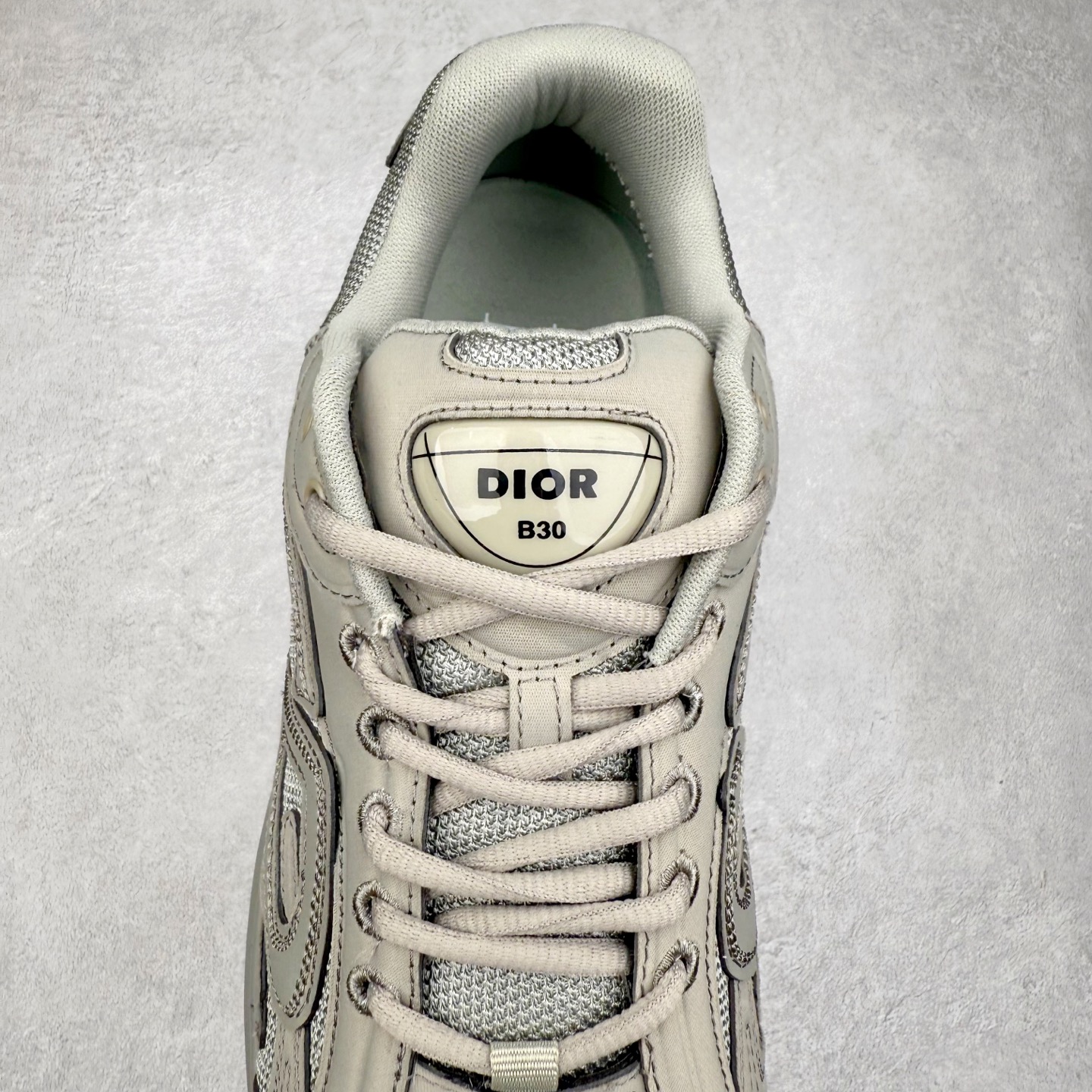 图片[5]-＃纯原福利 Dior x Stone Island 迪奥石头岛联名款B30系列休闲运动鞋老爹鞋 这次精彩的合作堪称一场别开生面的对话，展现了非凡的创意。金•琼斯 （KIM JONES）倾情呈献 DIOR AND STONEISLAND 限定系列，经典罗盘玫瑰与 DIOR 徽标相互融合 该款系列采用黑网色眼织物白和色科技料面精心制作，作饰以反光“CD30”图形标志，外格轻盈的刻雕效果橡胶鞋搭底配标志性点的缀提升格调，内弹部力细节塑造想理的舒适穿着体验可与各休式闲造型配搭，彰显尚时现代的运风动范 尺码：38 39 40 41 42 43 44 45 46 47-选品中心