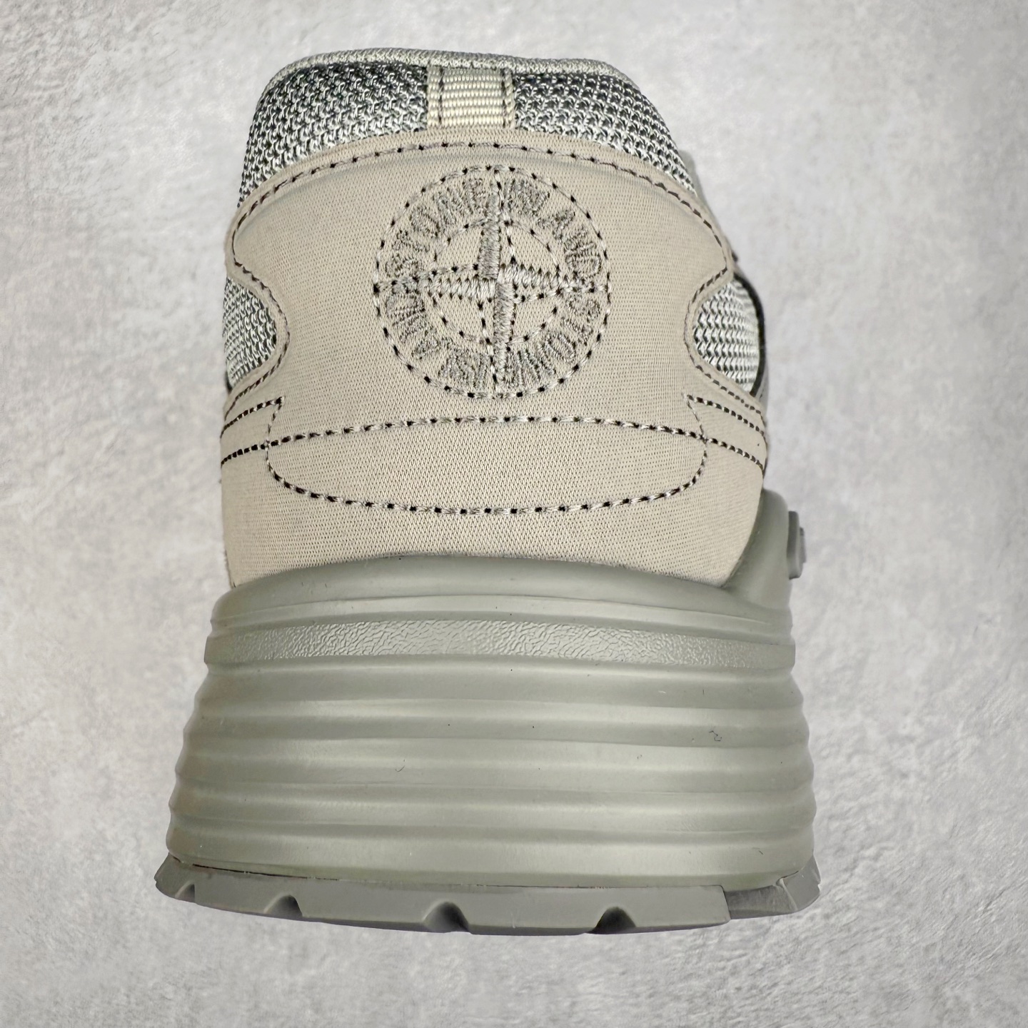 图片[8]-＃纯原福利 Dior x Stone Island 迪奥石头岛联名款B30系列休闲运动鞋老爹鞋 这次精彩的合作堪称一场别开生面的对话，展现了非凡的创意。金•琼斯 （KIM JONES）倾情呈献 DIOR AND STONEISLAND 限定系列，经典罗盘玫瑰与 DIOR 徽标相互融合 该款系列采用黑网色眼织物白和色科技料面精心制作，作饰以反光“CD30”图形标志，外格轻盈的刻雕效果橡胶鞋搭底配标志性点的缀提升格调，内弹部力细节塑造想理的舒适穿着体验可与各休式闲造型配搭，彰显尚时现代的运风动范 尺码：38 39 40 41 42 43 44 45 46 47-选品中心