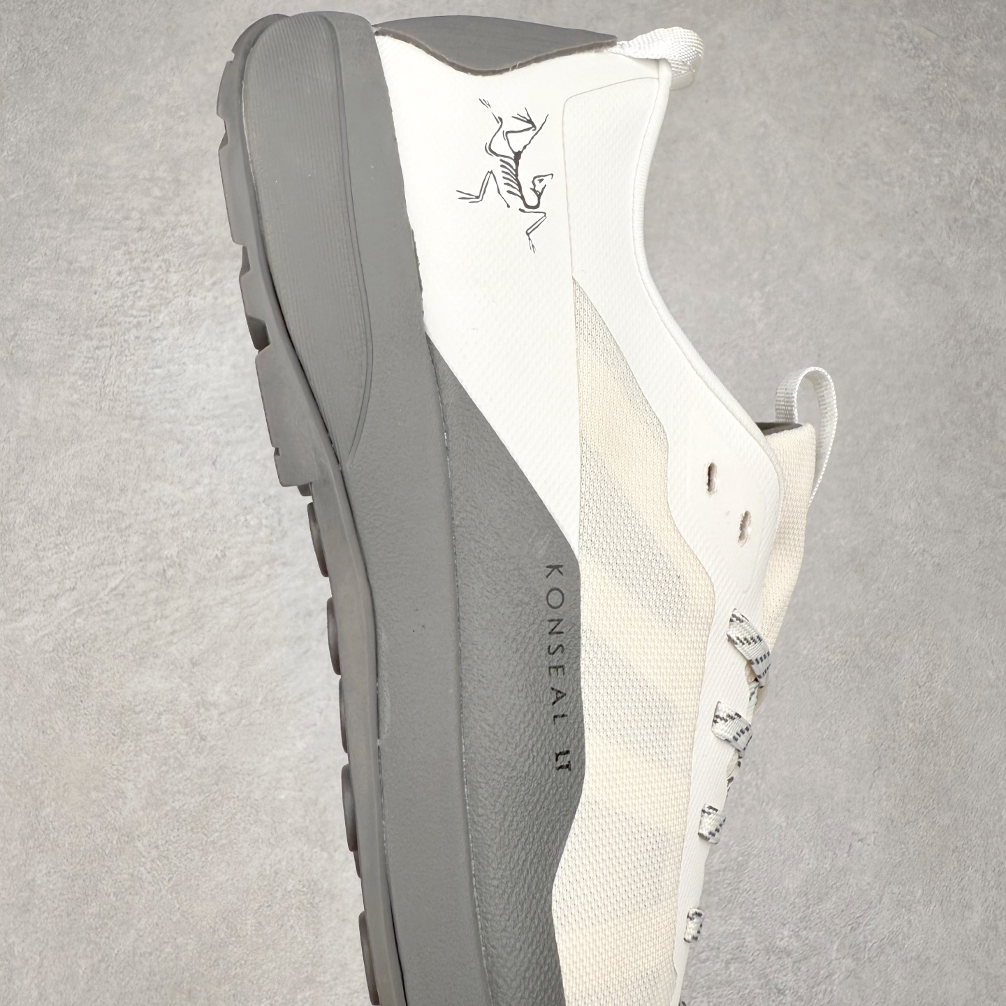 图片[6]-Arcteryx Konseal Lt 始祖鸟舒适百搭防滑耐磨低帮登山鞋 Arcteryx中文名始祖鸟 加拿大户外服饰品牌 1989年创立于加拿大温哥华 始祖鸟来自加拿大海岸山脉 植根高山的专业户外品牌 始终秉承对精湛设计和工艺孜孜以求的准则 从1989年创立至今 Arcteryx始终不断在产品设计与做工上不惜工本 以满足始祖鸟的标准 品质、设计以及精简的理念造就了其良好的性能 并能满足严苛环境下的使用需求 尺码：36 37 38 39 40 41 42 43 44 45-选品中心