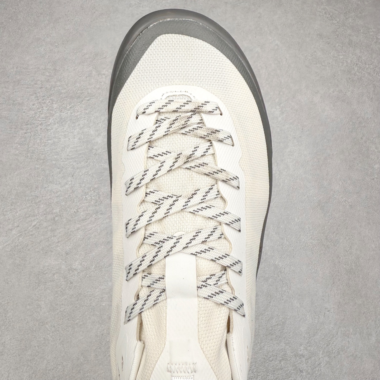 图片[4]-Arcteryx Konseal Lt 始祖鸟舒适百搭防滑耐磨低帮登山鞋 Arcteryx中文名始祖鸟 加拿大户外服饰品牌 1989年创立于加拿大温哥华 始祖鸟来自加拿大海岸山脉 植根高山的专业户外品牌 始终秉承对精湛设计和工艺孜孜以求的准则 从1989年创立至今 Arcteryx始终不断在产品设计与做工上不惜工本 以满足始祖鸟的标准 品质、设计以及精简的理念造就了其良好的性能 并能满足严苛环境下的使用需求 尺码：36 37 38 39 40 41 42 43 44 45-选品中心