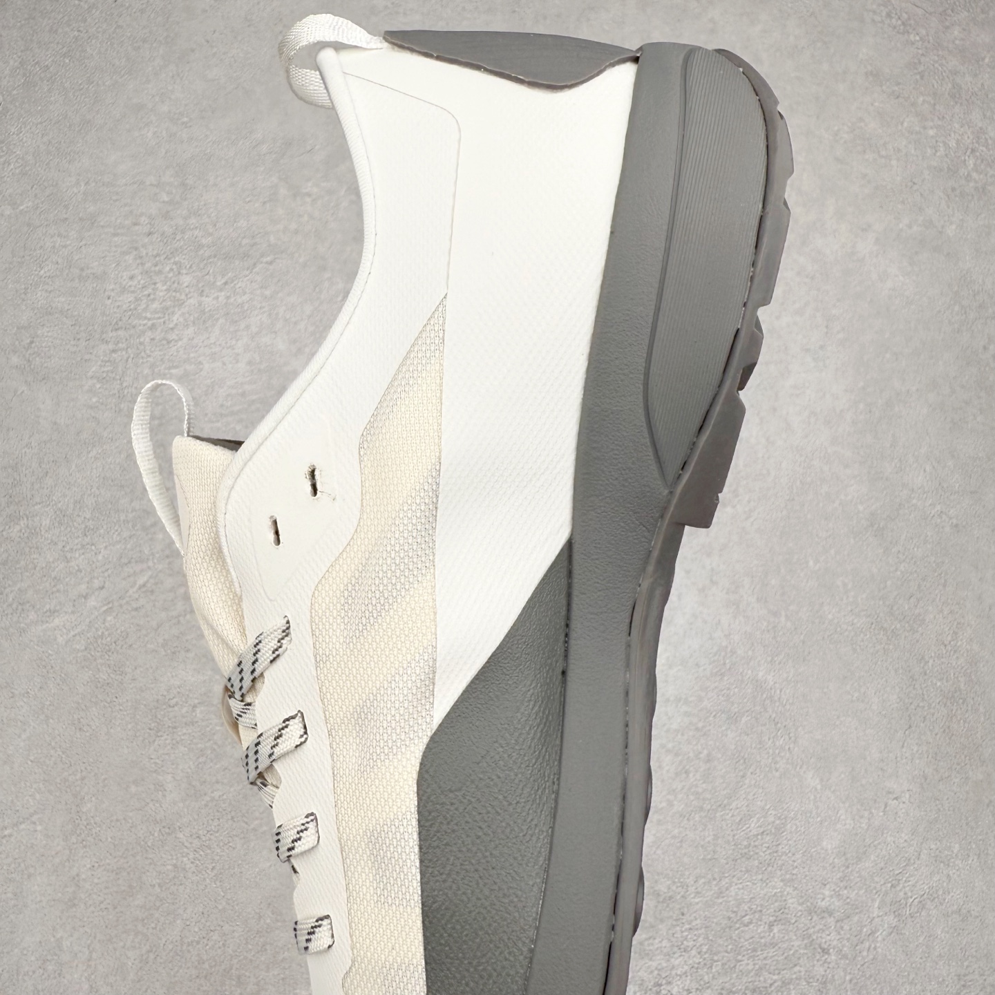 图片[7]-Arcteryx Konseal Lt 始祖鸟舒适百搭防滑耐磨低帮登山鞋 Arcteryx中文名始祖鸟 加拿大户外服饰品牌 1989年创立于加拿大温哥华 始祖鸟来自加拿大海岸山脉 植根高山的专业户外品牌 始终秉承对精湛设计和工艺孜孜以求的准则 从1989年创立至今 Arcteryx始终不断在产品设计与做工上不惜工本 以满足始祖鸟的标准 品质、设计以及精简的理念造就了其良好的性能 并能满足严苛环境下的使用需求 尺码：36 37 38 39 40 41 42 43 44 45-选品中心