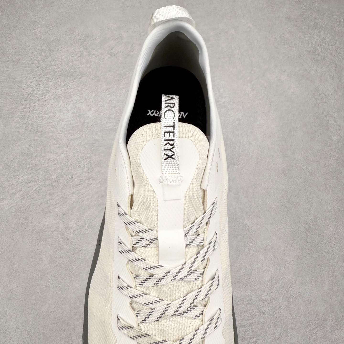 图片[5]-Arcteryx Konseal Lt 始祖鸟舒适百搭防滑耐磨低帮登山鞋 Arcteryx中文名始祖鸟 加拿大户外服饰品牌 1989年创立于加拿大温哥华 始祖鸟来自加拿大海岸山脉 植根高山的专业户外品牌 始终秉承对精湛设计和工艺孜孜以求的准则 从1989年创立至今 Arcteryx始终不断在产品设计与做工上不惜工本 以满足始祖鸟的标准 品质、设计以及精简的理念造就了其良好的性能 并能满足严苛环境下的使用需求 尺码：36 37 38 39 40 41 42 43 44 45-选品中心