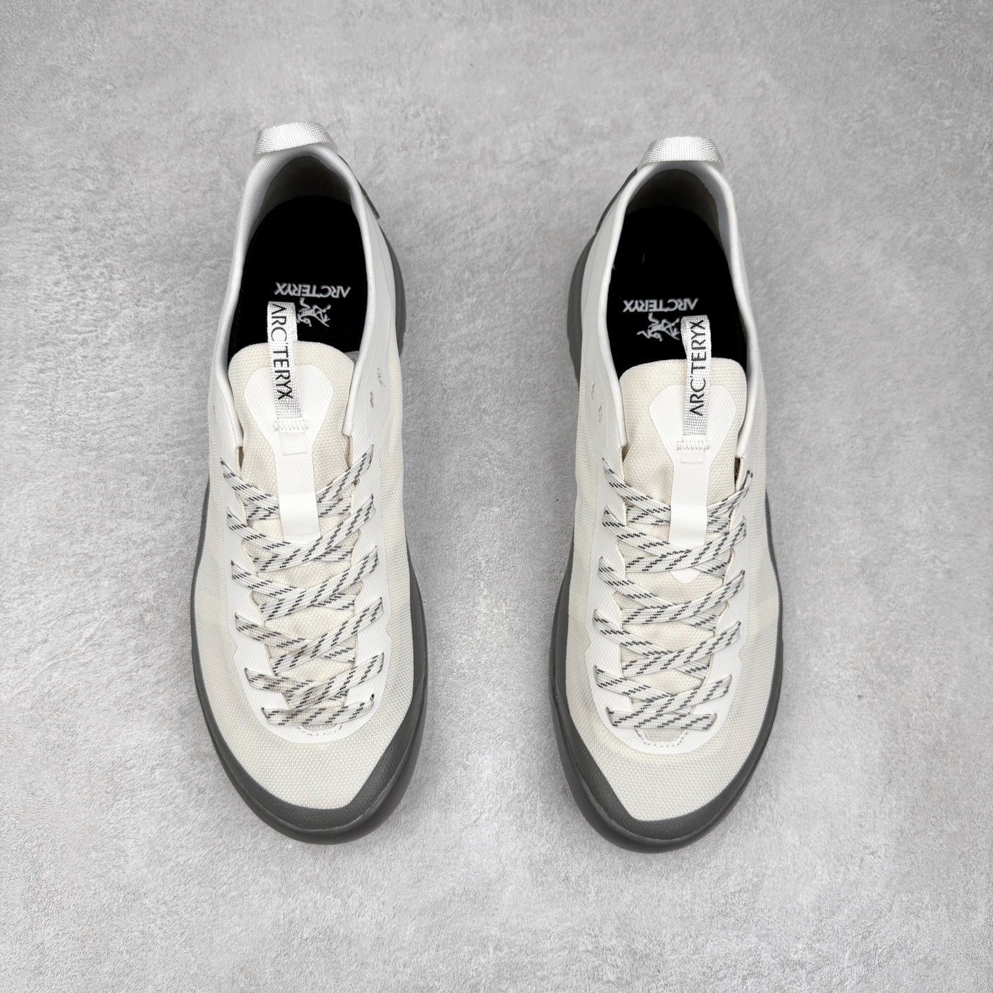 图片[2]-Arcteryx Konseal Lt 始祖鸟舒适百搭防滑耐磨低帮登山鞋 Arcteryx中文名始祖鸟 加拿大户外服饰品牌 1989年创立于加拿大温哥华 始祖鸟来自加拿大海岸山脉 植根高山的专业户外品牌 始终秉承对精湛设计和工艺孜孜以求的准则 从1989年创立至今 Arcteryx始终不断在产品设计与做工上不惜工本 以满足始祖鸟的标准 品质、设计以及精简的理念造就了其良好的性能 并能满足严苛环境下的使用需求 尺码：36 37 38 39 40 41 42 43 44 45-选品中心