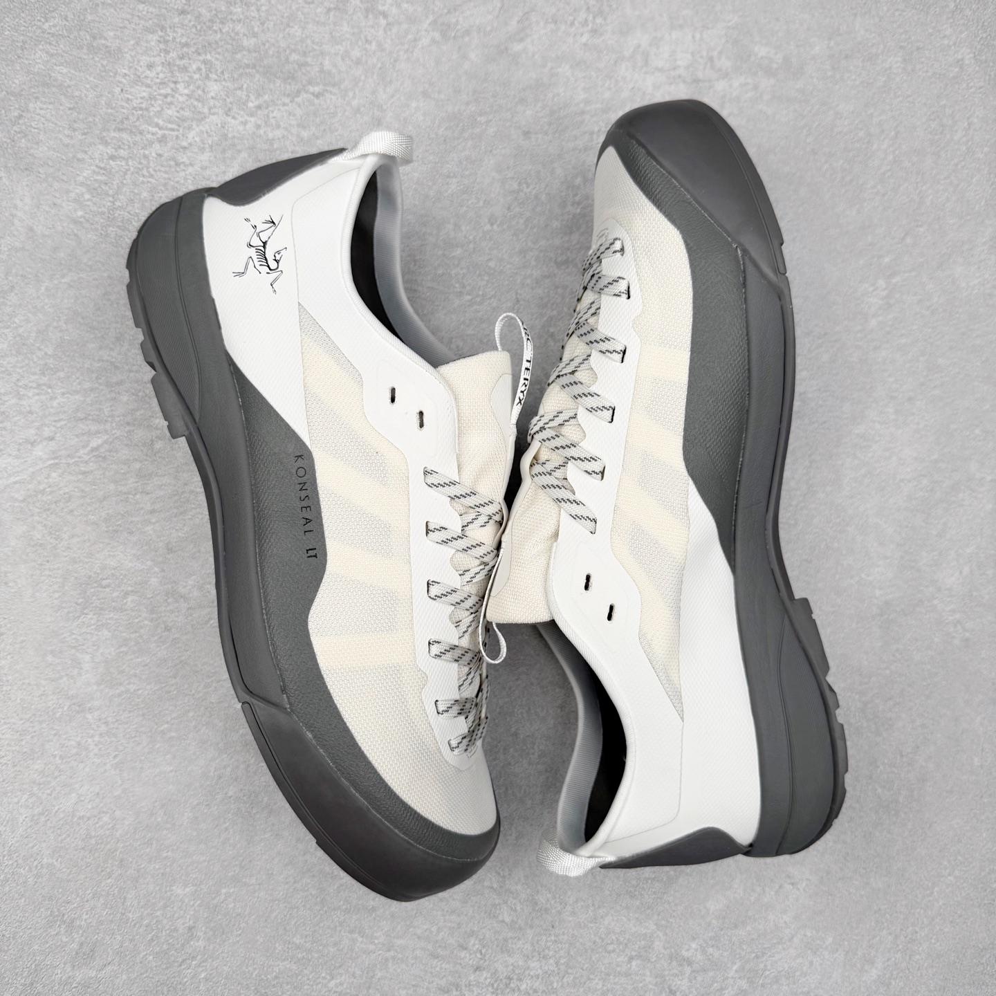 图片[3]-Arcteryx Konseal Lt 始祖鸟舒适百搭防滑耐磨低帮登山鞋 Arcteryx中文名始祖鸟 加拿大户外服饰品牌 1989年创立于加拿大温哥华 始祖鸟来自加拿大海岸山脉 植根高山的专业户外品牌 始终秉承对精湛设计和工艺孜孜以求的准则 从1989年创立至今 Arcteryx始终不断在产品设计与做工上不惜工本 以满足始祖鸟的标准 品质、设计以及精简的理念造就了其良好的性能 并能满足严苛环境下的使用需求 尺码：36 37 38 39 40 41 42 43 44 45-选品中心