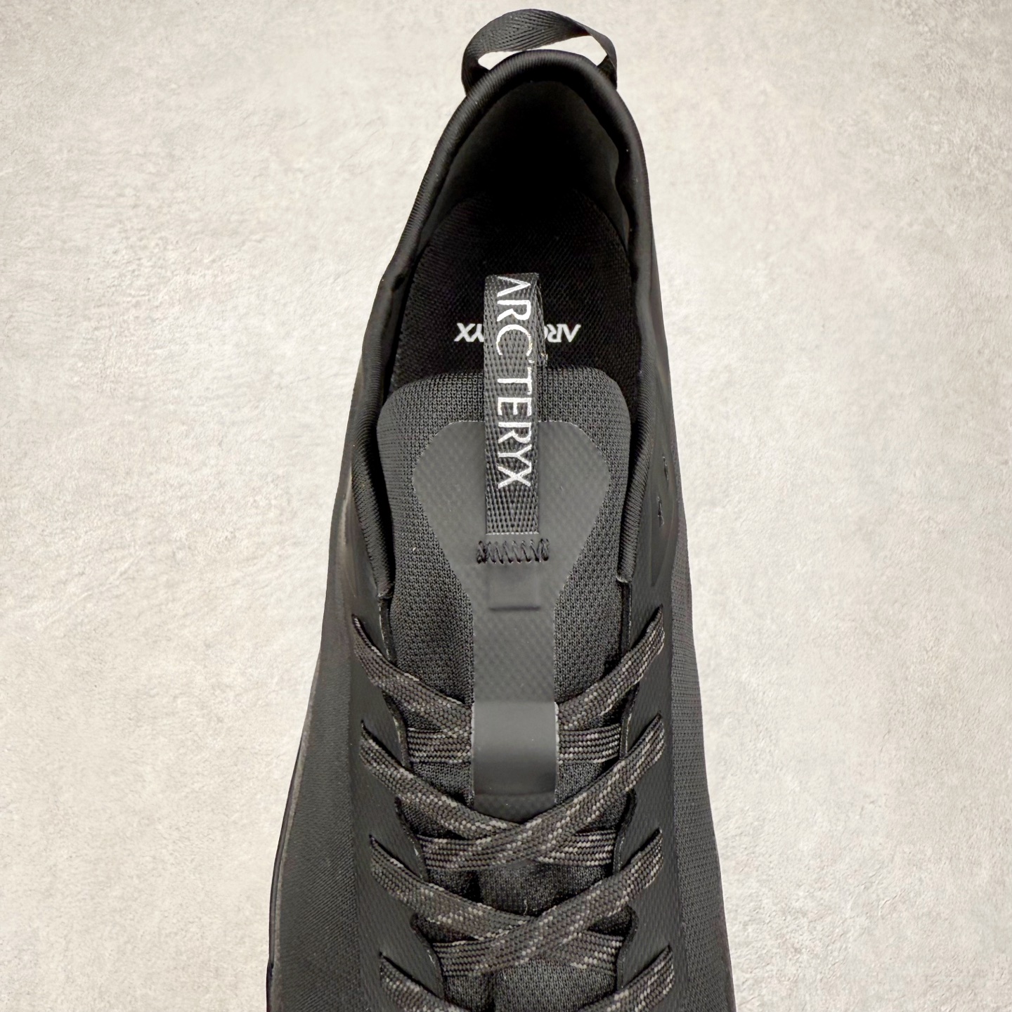 图片[5]-Arcteryx Konseal Lt 始祖鸟舒适百搭防滑耐磨低帮登山鞋 Arcteryx中文名始祖鸟 加拿大户外服饰品牌 1989年创立于加拿大温哥华 始祖鸟来自加拿大海岸山脉 植根高山的专业户外品牌 始终秉承对精湛设计和工艺孜孜以求的准则 从1989年创立至今 Arcteryx始终不断在产品设计与做工上不惜工本 以满足始祖鸟的标准 品质、设计以及精简的理念造就了其良好的性能 并能满足严苛环境下的使用需求 尺码：36 37 38 39 40 41 42 43 44 45-选品中心