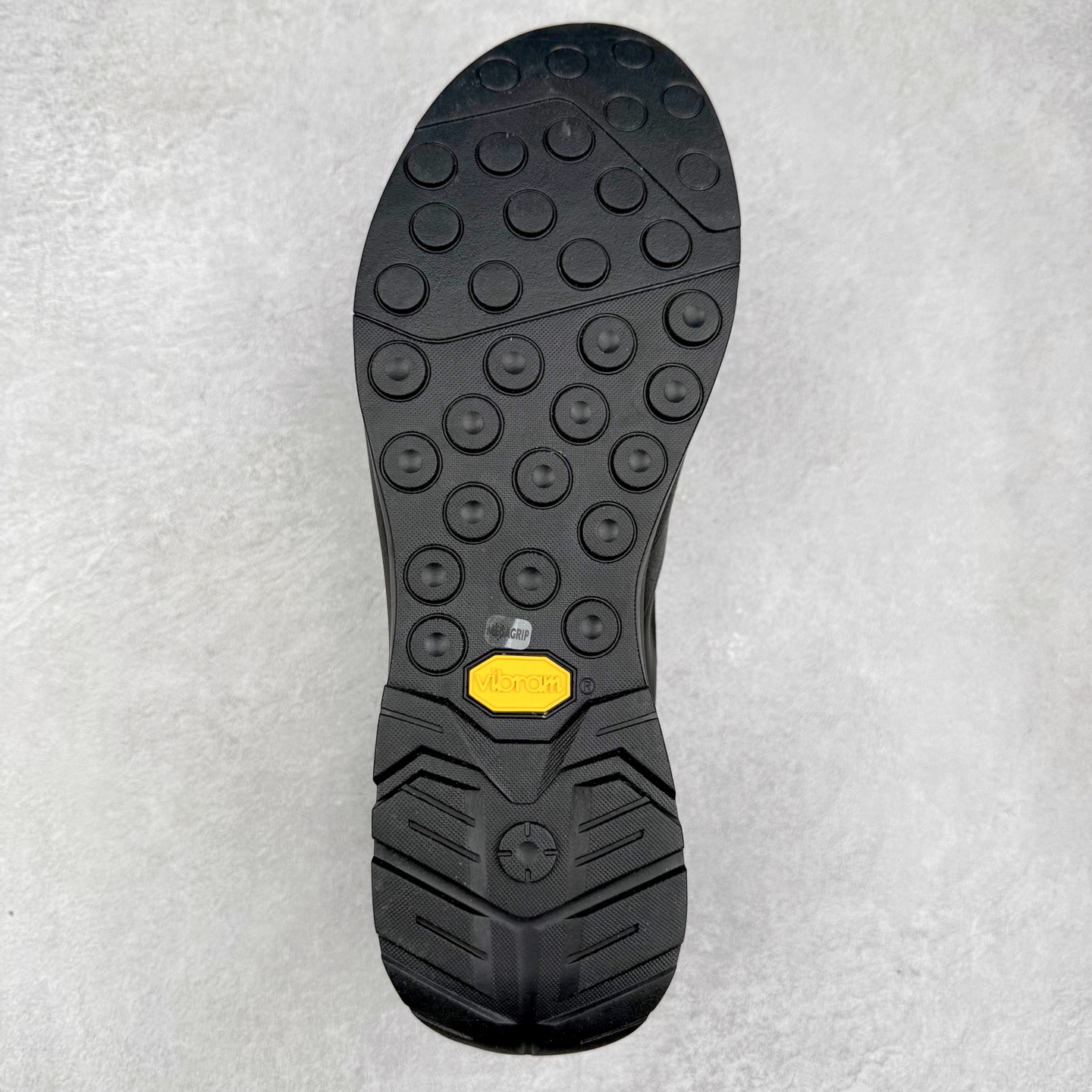 图片[9]-Arcteryx Konseal Lt 始祖鸟舒适百搭防滑耐磨低帮登山鞋 Arcteryx中文名始祖鸟 加拿大户外服饰品牌 1989年创立于加拿大温哥华 始祖鸟来自加拿大海岸山脉 植根高山的专业户外品牌 始终秉承对精湛设计和工艺孜孜以求的准则 从1989年创立至今 Arcteryx始终不断在产品设计与做工上不惜工本 以满足始祖鸟的标准 品质、设计以及精简的理念造就了其良好的性能 并能满足严苛环境下的使用需求 尺码：36 37 38 39 40 41 42 43 44 45-选品中心