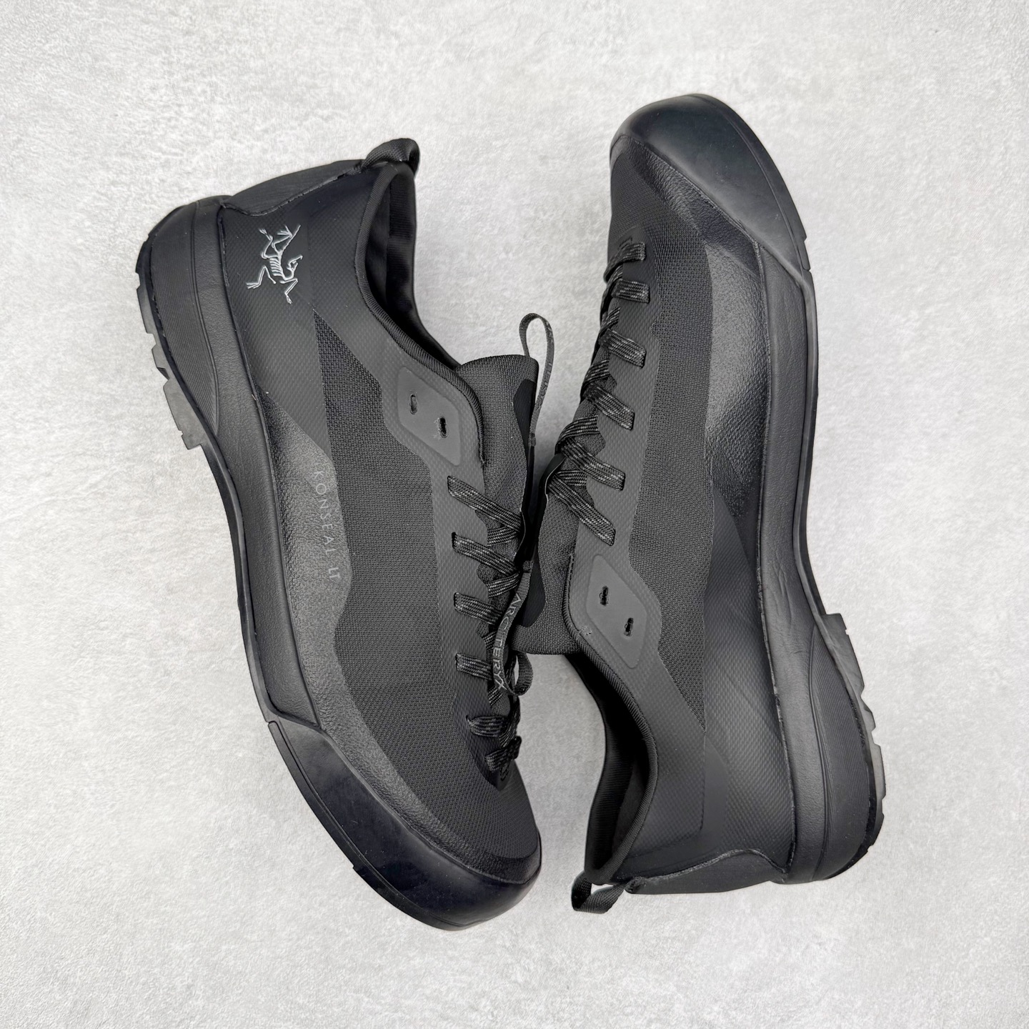 图片[3]-Arcteryx Konseal Lt 始祖鸟舒适百搭防滑耐磨低帮登山鞋 Arcteryx中文名始祖鸟 加拿大户外服饰品牌 1989年创立于加拿大温哥华 始祖鸟来自加拿大海岸山脉 植根高山的专业户外品牌 始终秉承对精湛设计和工艺孜孜以求的准则 从1989年创立至今 Arcteryx始终不断在产品设计与做工上不惜工本 以满足始祖鸟的标准 品质、设计以及精简的理念造就了其良好的性能 并能满足严苛环境下的使用需求 尺码：36 37 38 39 40 41 42 43 44 45-选品中心