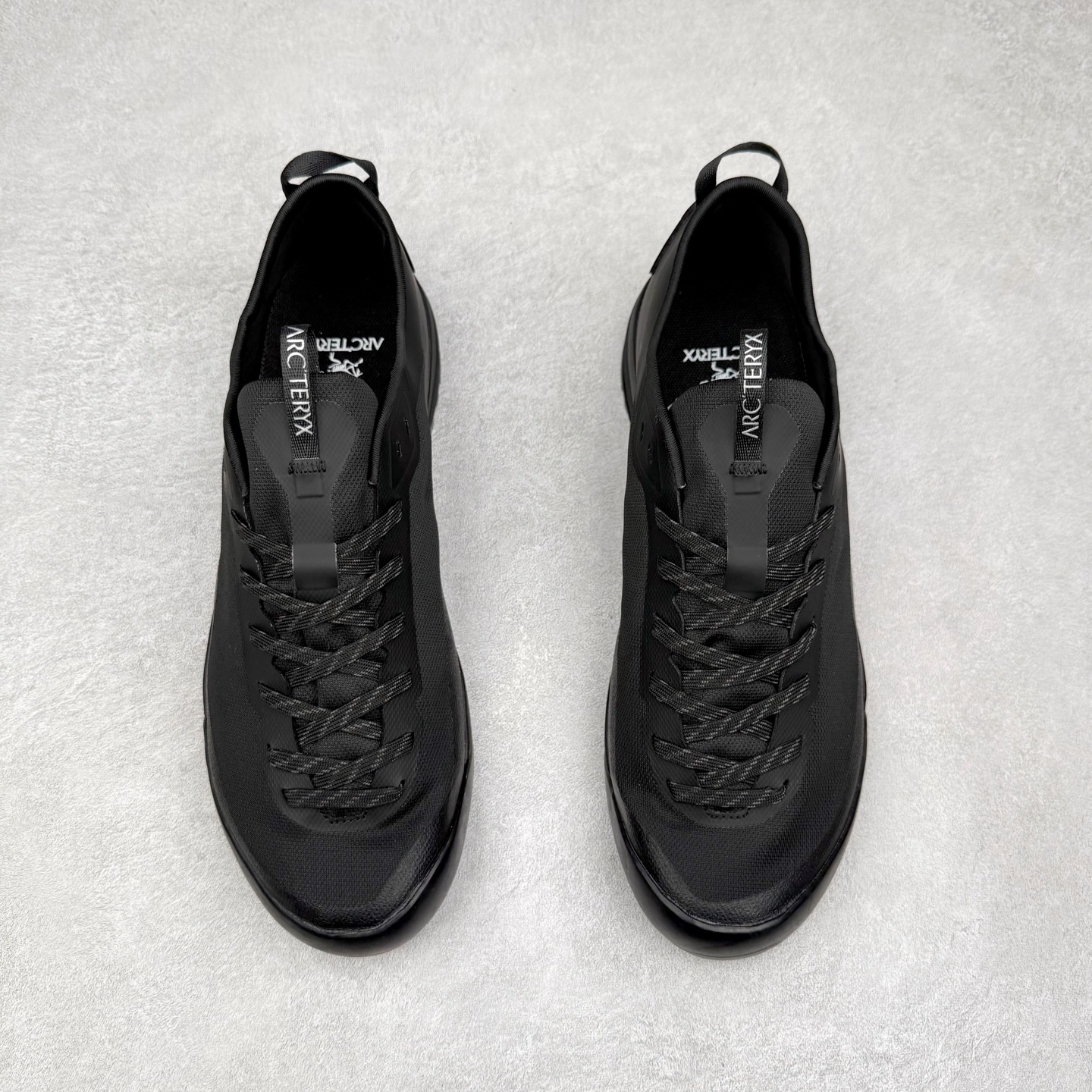 图片[2]-Arcteryx Konseal Lt 始祖鸟舒适百搭防滑耐磨低帮登山鞋 Arcteryx中文名始祖鸟 加拿大户外服饰品牌 1989年创立于加拿大温哥华 始祖鸟来自加拿大海岸山脉 植根高山的专业户外品牌 始终秉承对精湛设计和工艺孜孜以求的准则 从1989年创立至今 Arcteryx始终不断在产品设计与做工上不惜工本 以满足始祖鸟的标准 品质、设计以及精简的理念造就了其良好的性能 并能满足严苛环境下的使用需求 尺码：36 37 38 39 40 41 42 43 44 45-选品中心